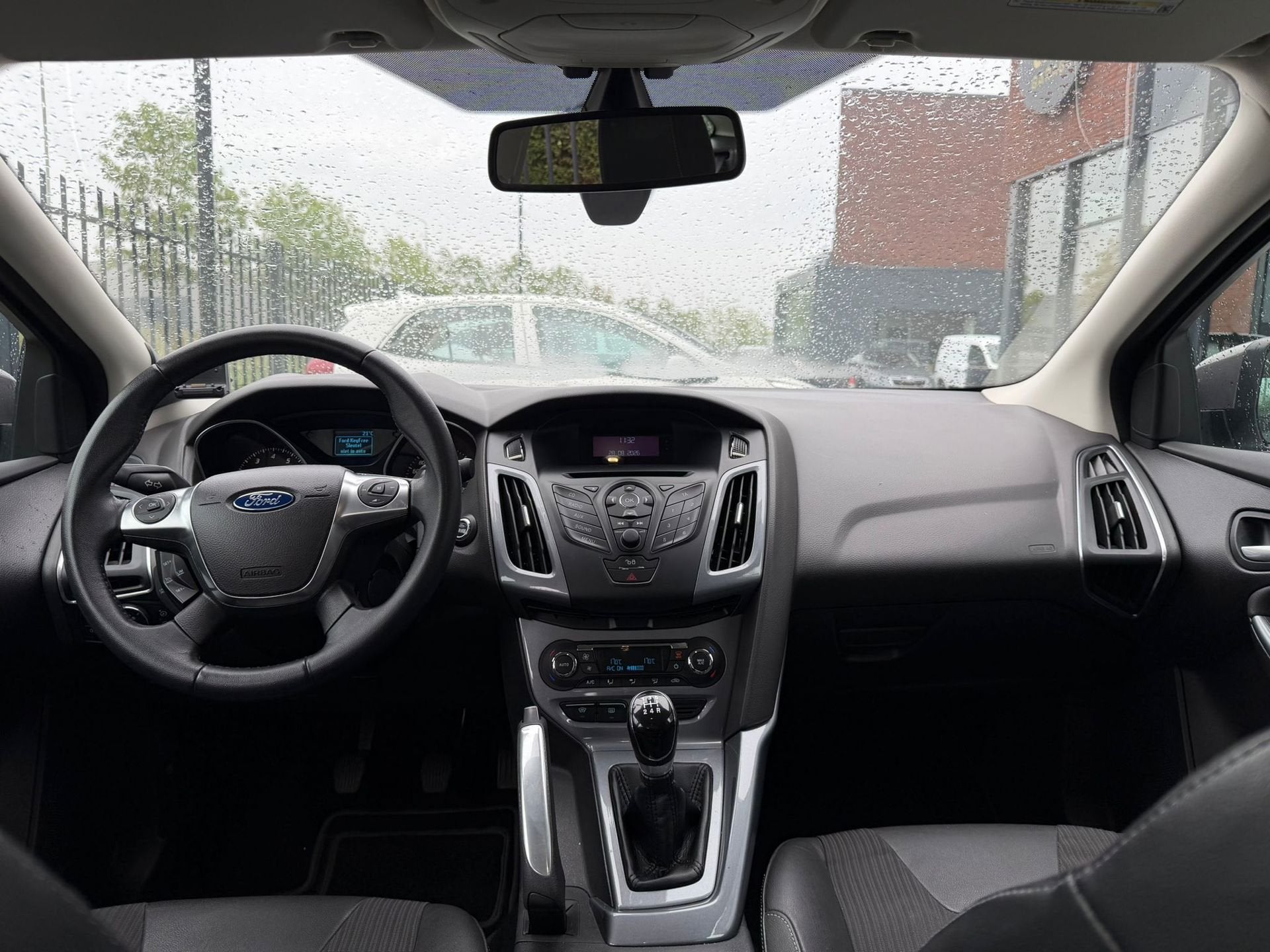 Ford Focus Sedan 1.6 TI-VCT First Edition | Cruise | Clima |, 125 pk, Gebruikt, 4 cilinders, Bruin