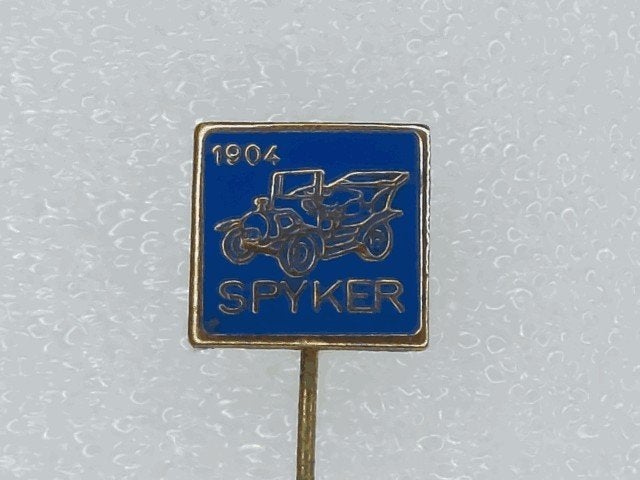 SP1613 Speldje 1904 Spyker blauw, Verzamelen, Ophalen of Verzenden, Gebruikt, Overige onderwerpen