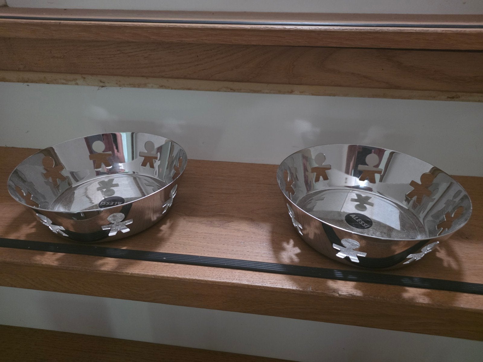 Alessi  broodmandjes, Ophalen