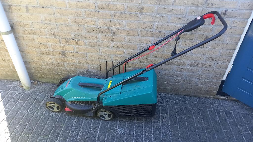 Bosch grasmaaier Rotak 32, Tuin en Terras, Ophalen, Gebruikt, Elektrische grasmaaier, Opvangbak