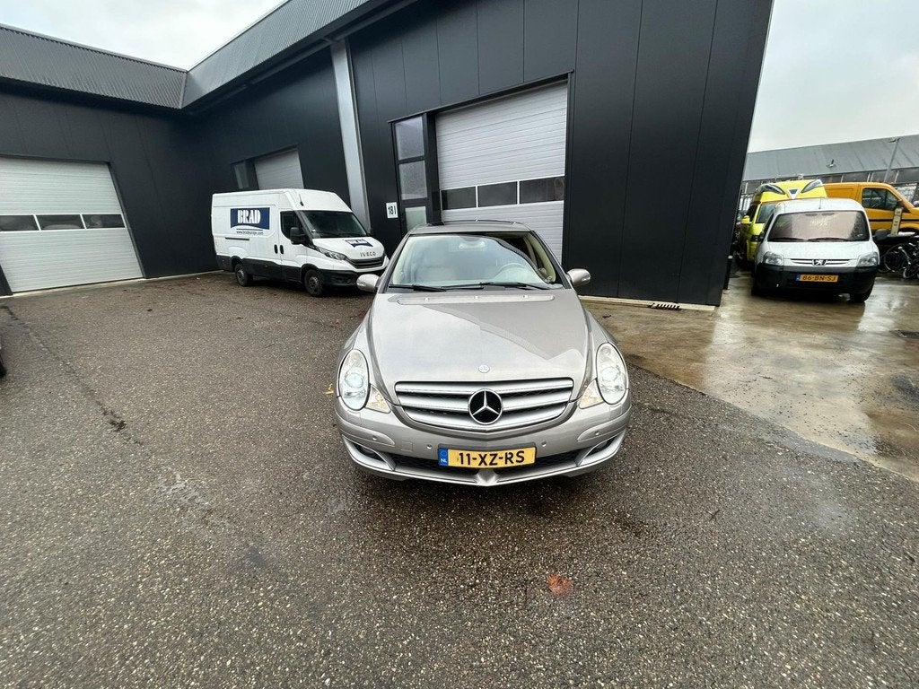 Mercedes-Benz R-klasse 350 4-Matic 6 pers 4x4, Auto's, Mercedes-Benz, Automaat, Beige, 138 €/maand, Leder
