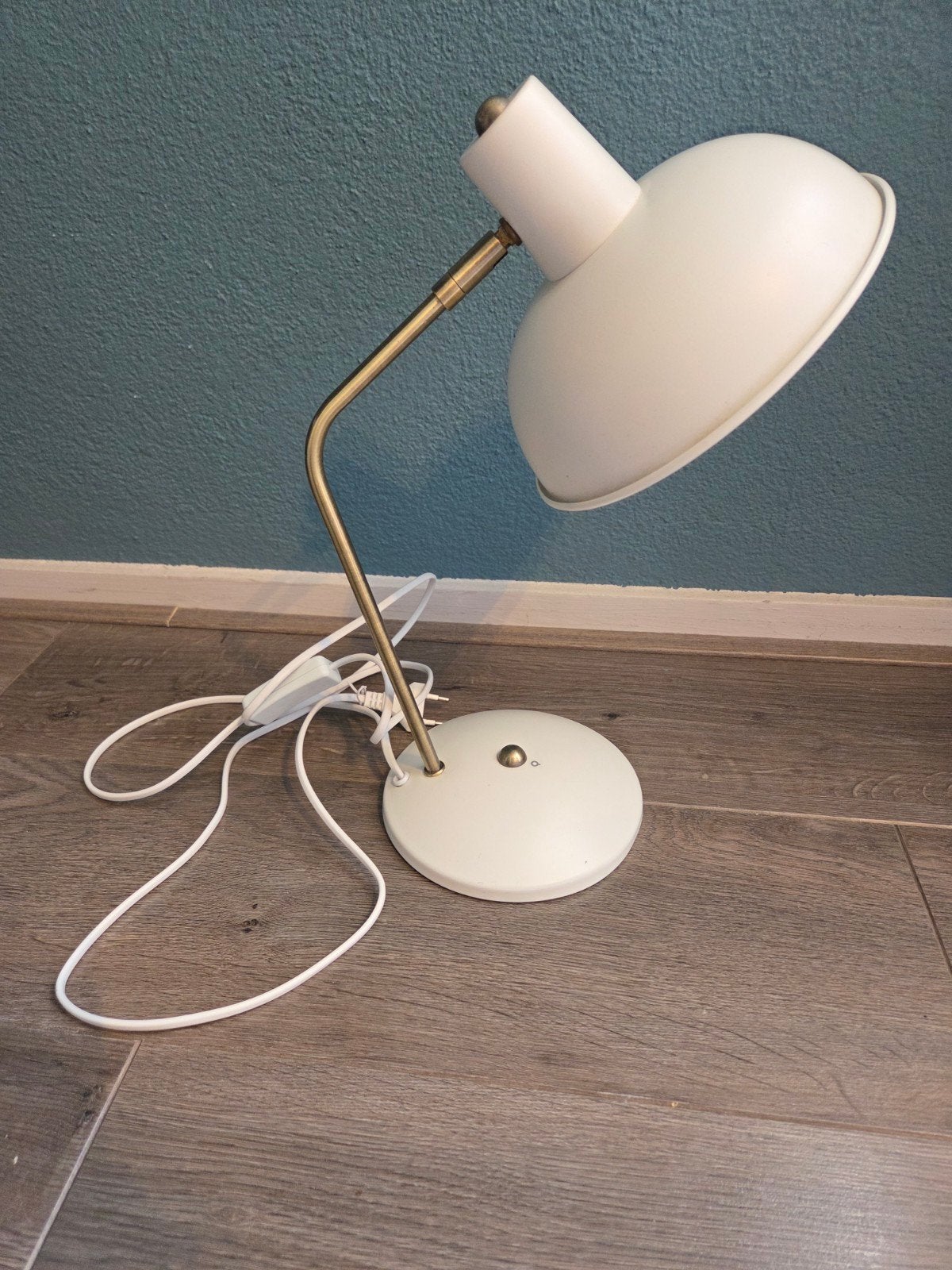 Witte lamp met gouden accenten, Bureaulamp, Gebruikt, Met schakelaar, E14 (klein)