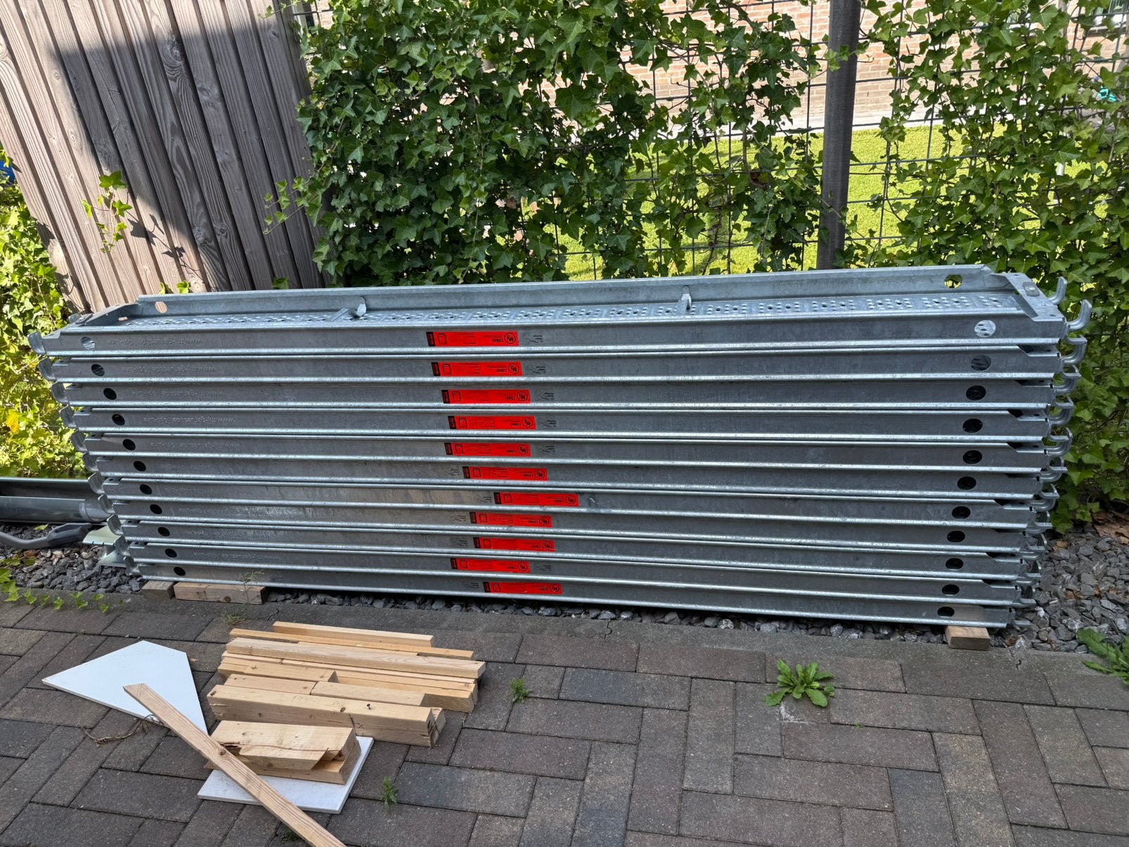 Layher steiger stalen vlonder 2.57m x 0.32m, Doe-het-zelf en Verbouw, Steigers, Ophalen, Zo goed als nieuw, Gevelsteiger, 5 meter of hoger