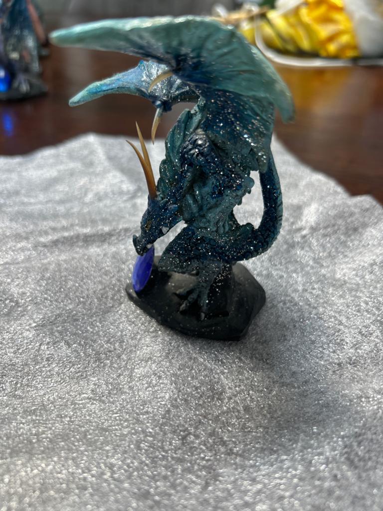 Glitterende Draak Beeldje met Blauwe Edelsteen, Ophalen of Verzenden, Zo goed als nieuw
