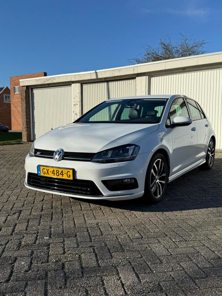 Volkswagen Golf 1.4 TSI R-Line 2015 Wit, Auto's, Volkswagen, Voorwielaandrijving, 4 cilinders, 620 kg, Leder