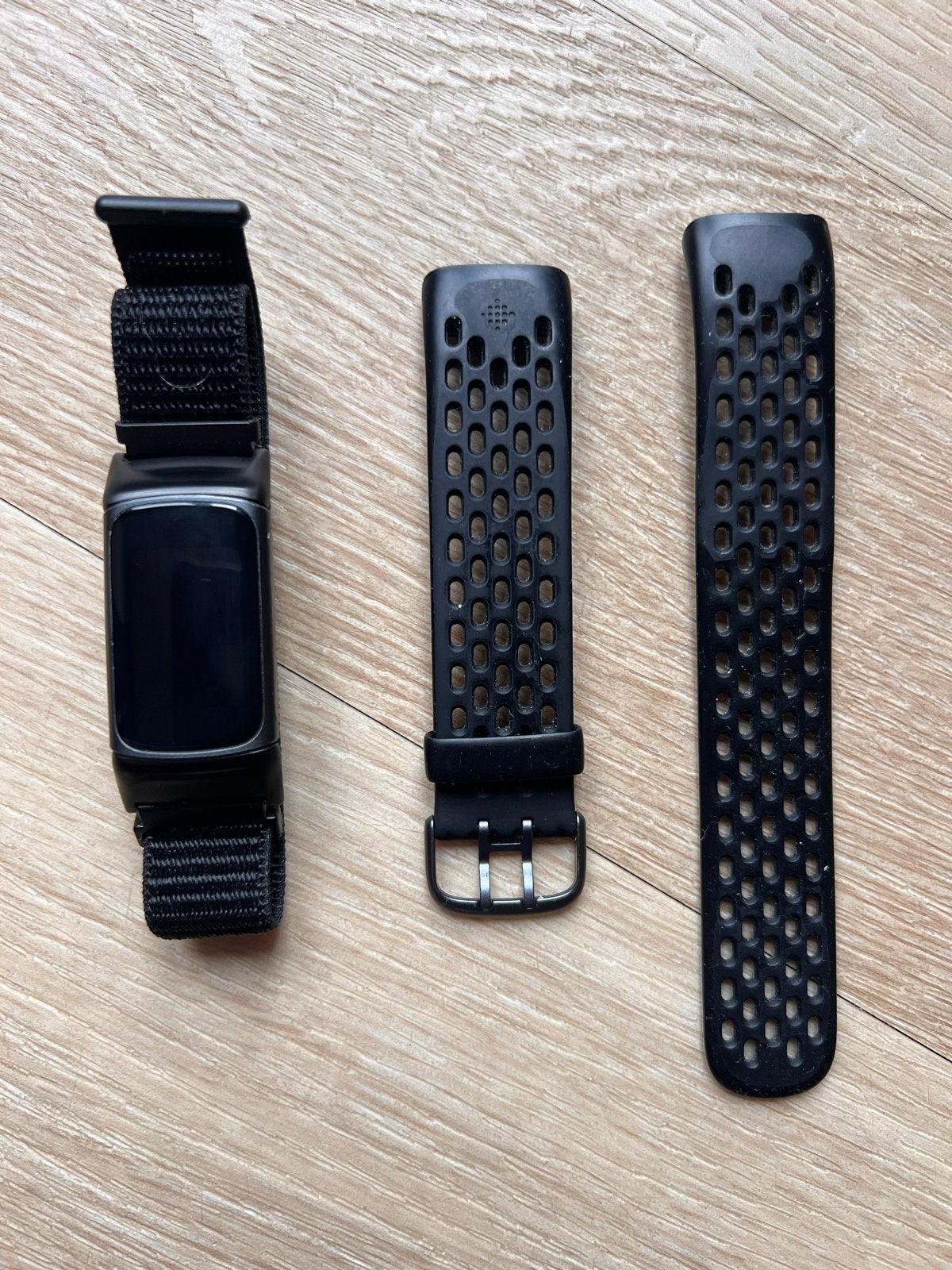 Fitbit Charge 5 met extra bandjes en oplader, Zwart, Ophalen of Verzenden, Zo goed als nieuw, Waterdicht