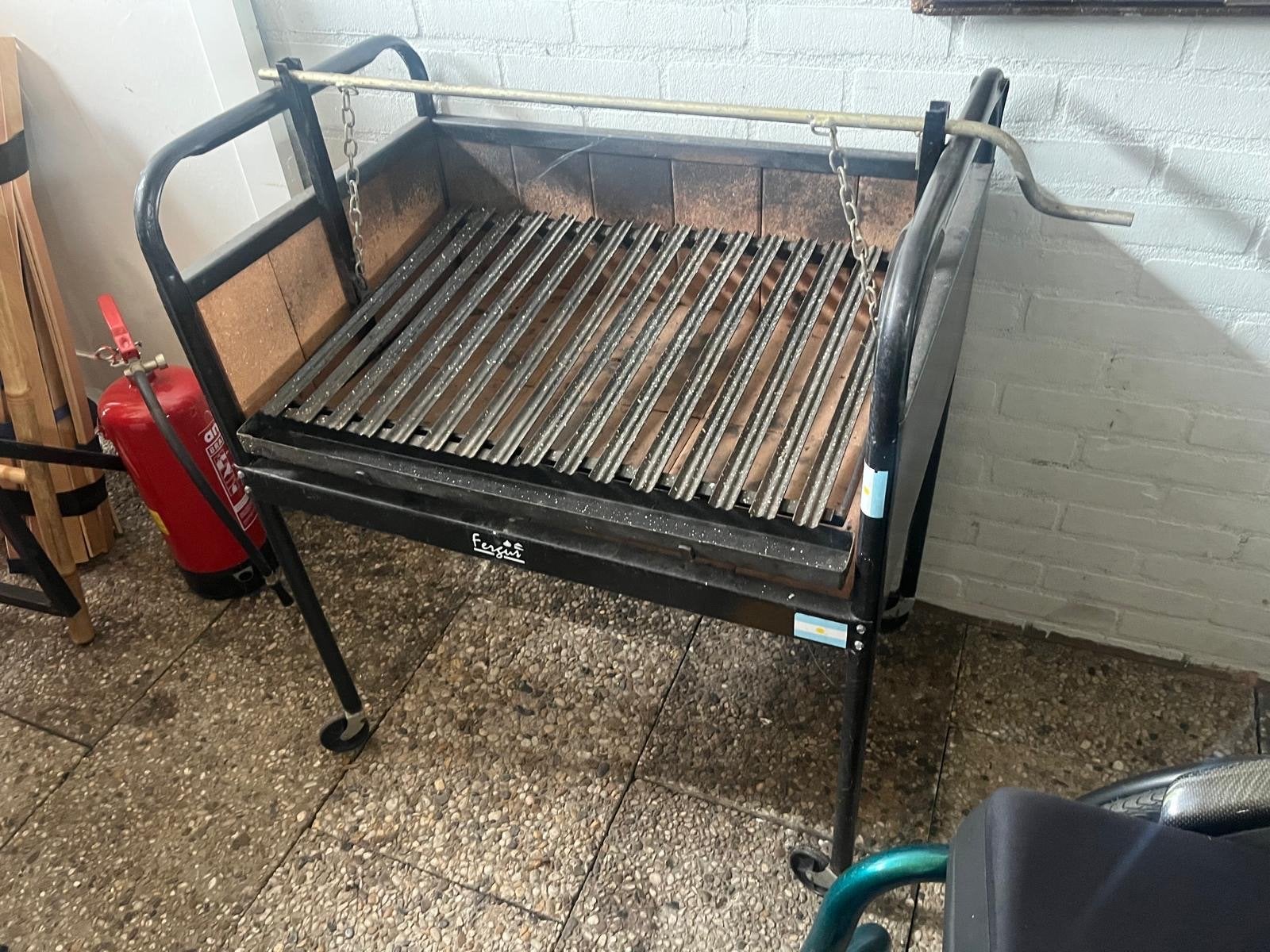 Barbecue verstelbaar op wielen, Ophalen, Gebruikt