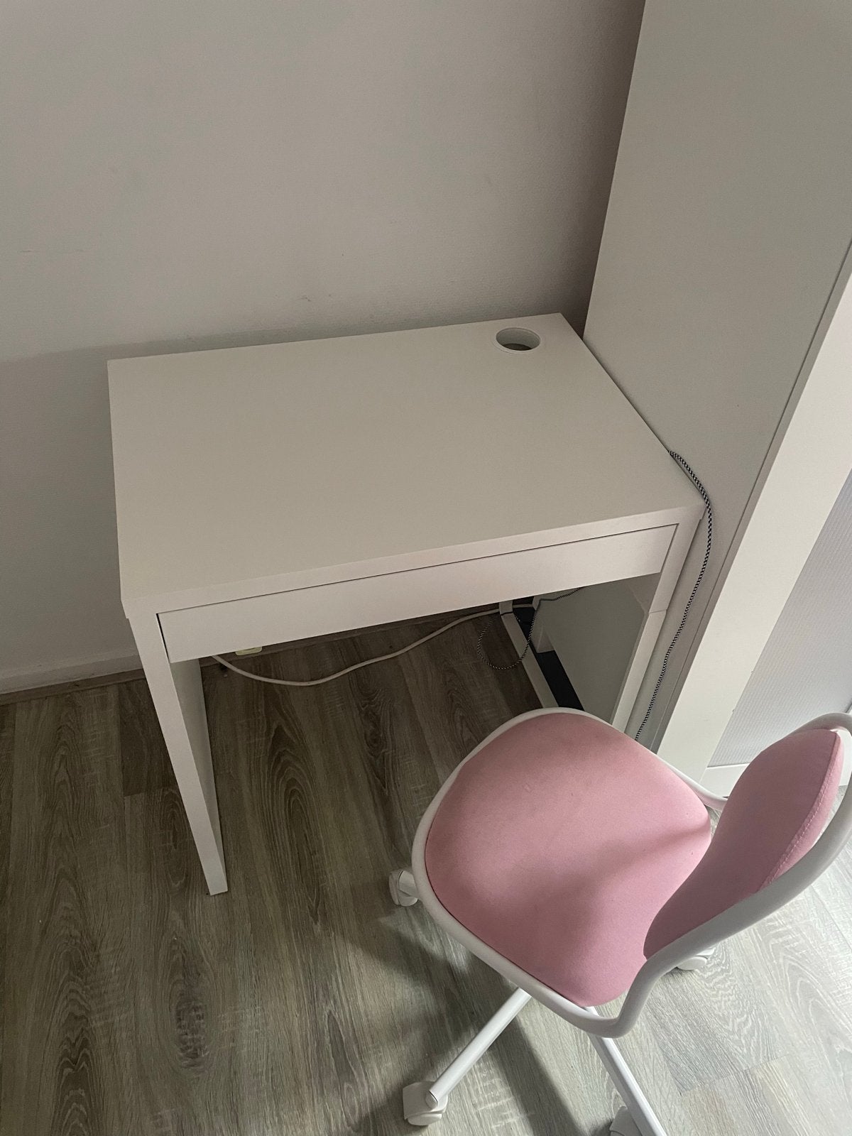 IKEA MICKE Kinderbureau met lade, eventueel met stoel, Huis en Inrichting, Bureaus, Gebruikt, Kinderbureau, IKEA, Modern, Spaanplaat of MDF