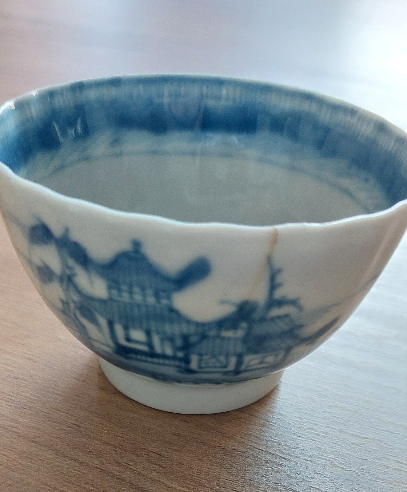 Antieke Chinese kom met blauw-wit landschap, Ophalen of Verzenden