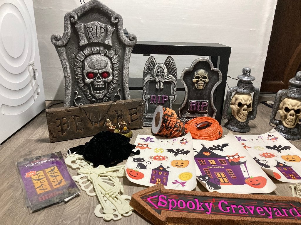 Set met allerlei halloween spullen ter versiering, Ophalen of Verzenden, Gebruikt, Versiering, Halloween of Griezel