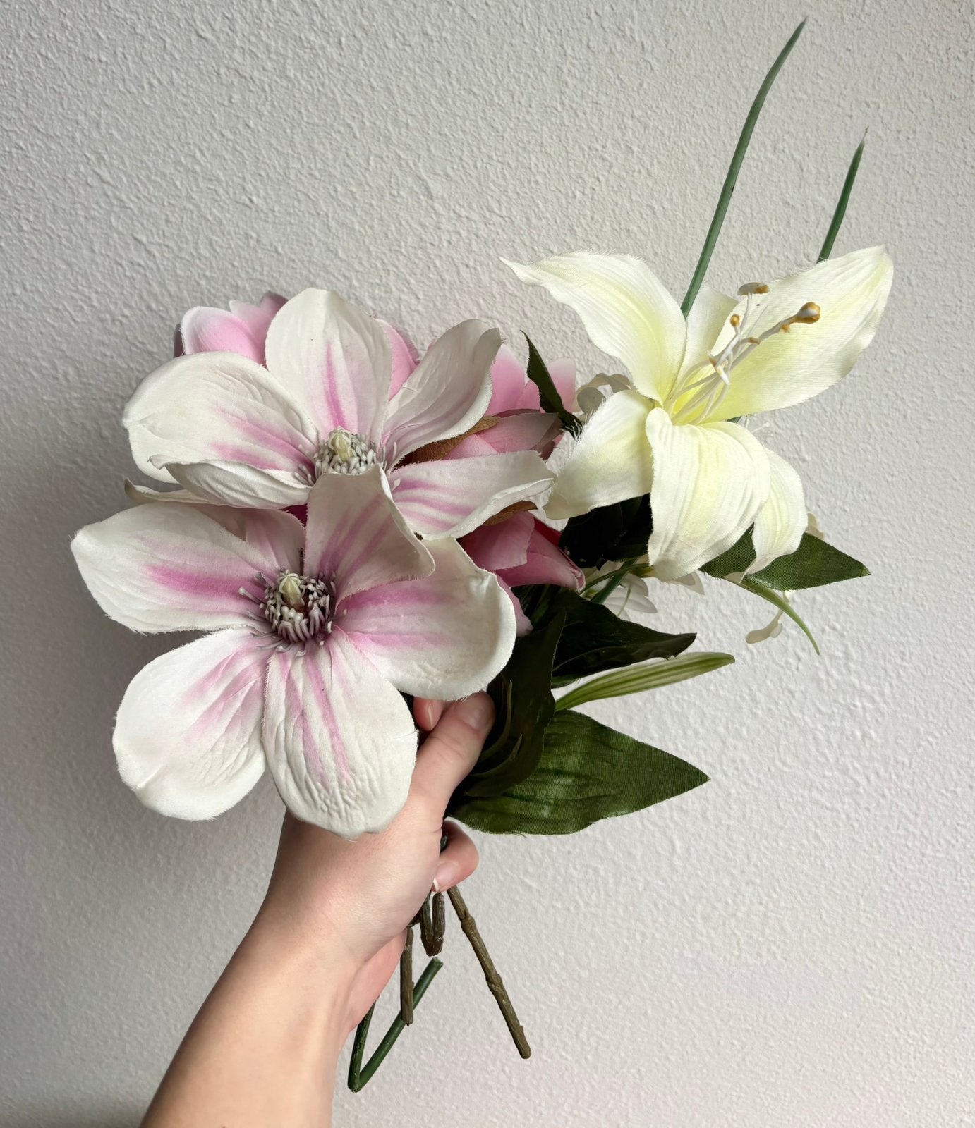 Mooi boeket Kunstbloemen (Magnolia & Lelie), Huis en Inrichting, Ophalen of Verzenden, Zo goed als nieuw