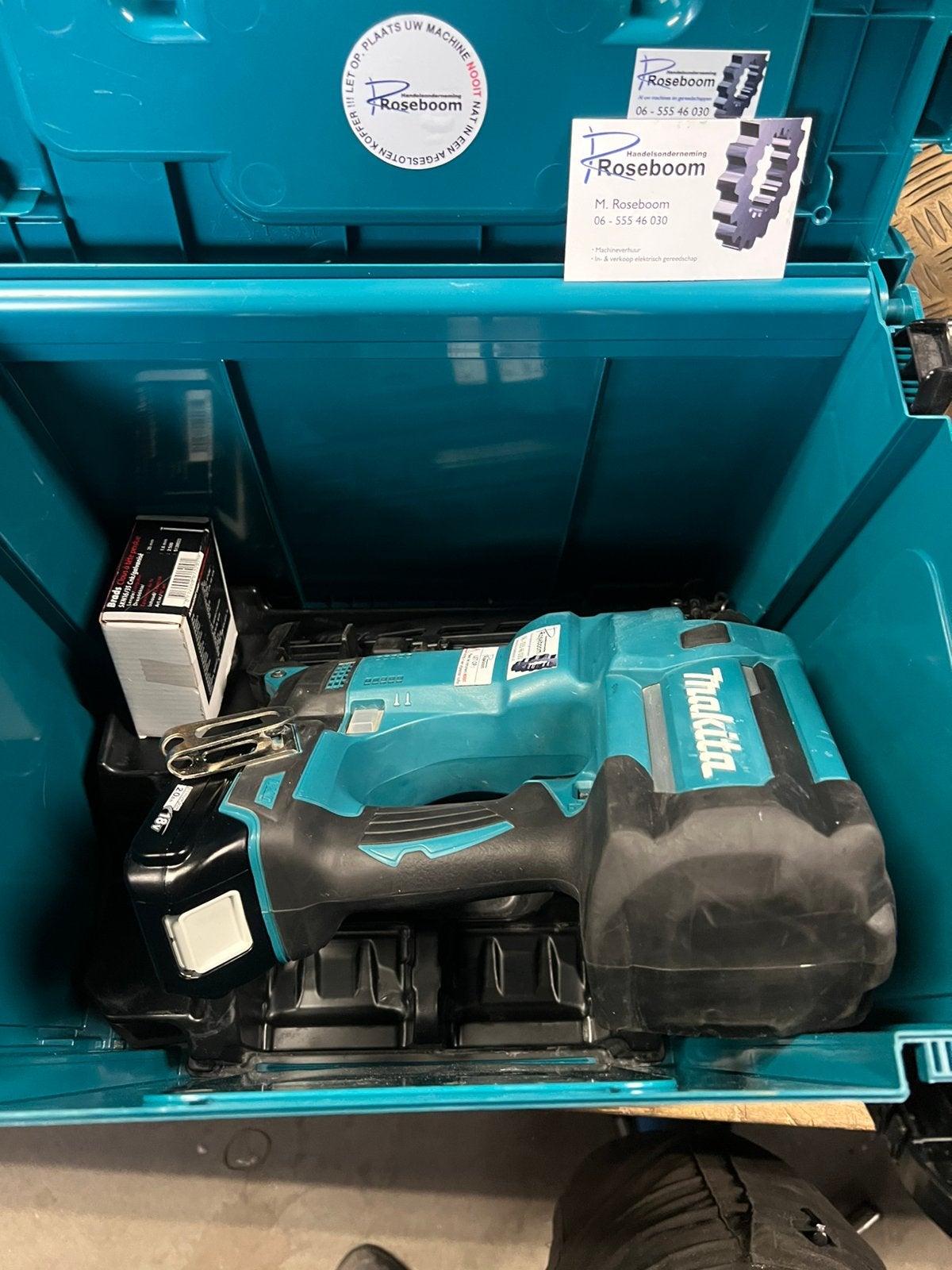 Makita accu tacker type DBN600 met nw accu 2.0ah werkt prima, Gebruikt, Makita, Makita, Www.makita.com