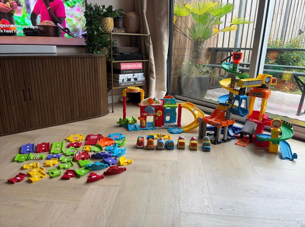 Vtech Toet toet auto’s set, kazerne en bouwplaats, Ophalen of Verzenden, Zo goed als nieuw, Handmatig, Overige merken