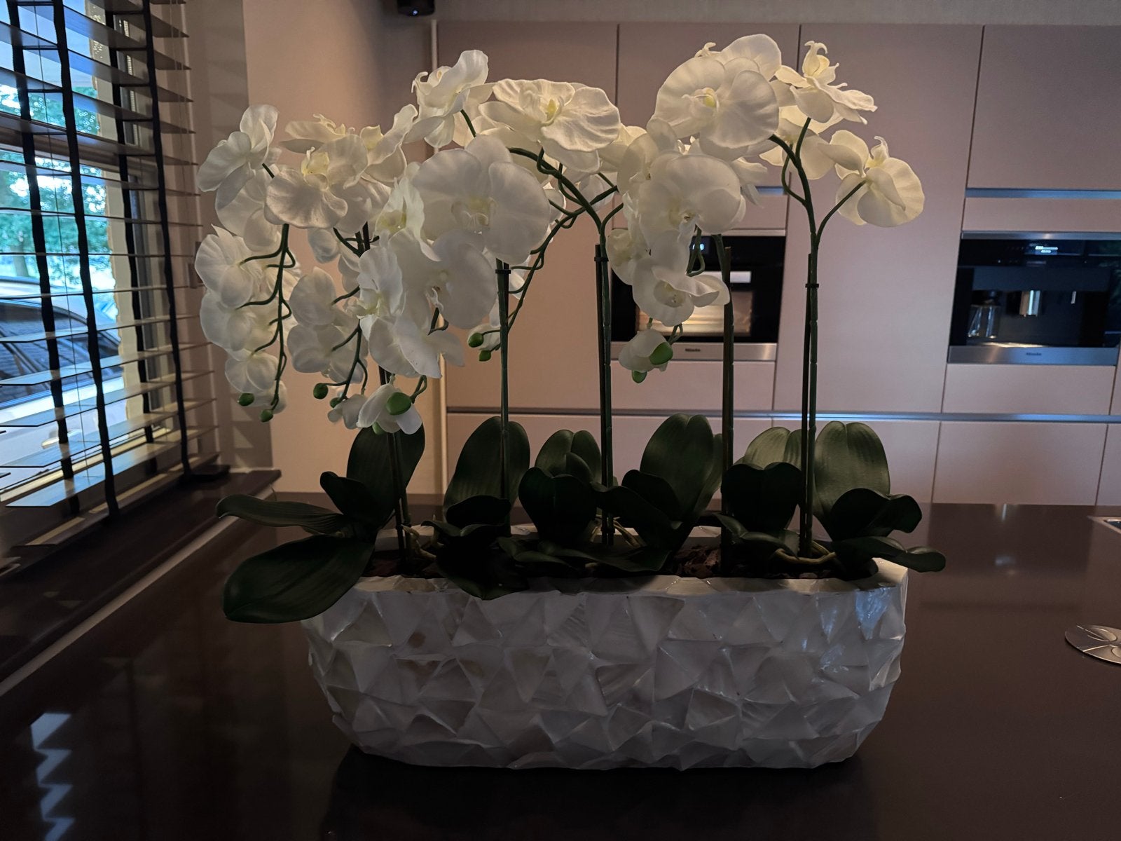 Schelpenvaas met Silk-ka orchideeën, Binnen, Silk-ka, Zijde, Ophalen of Verzenden