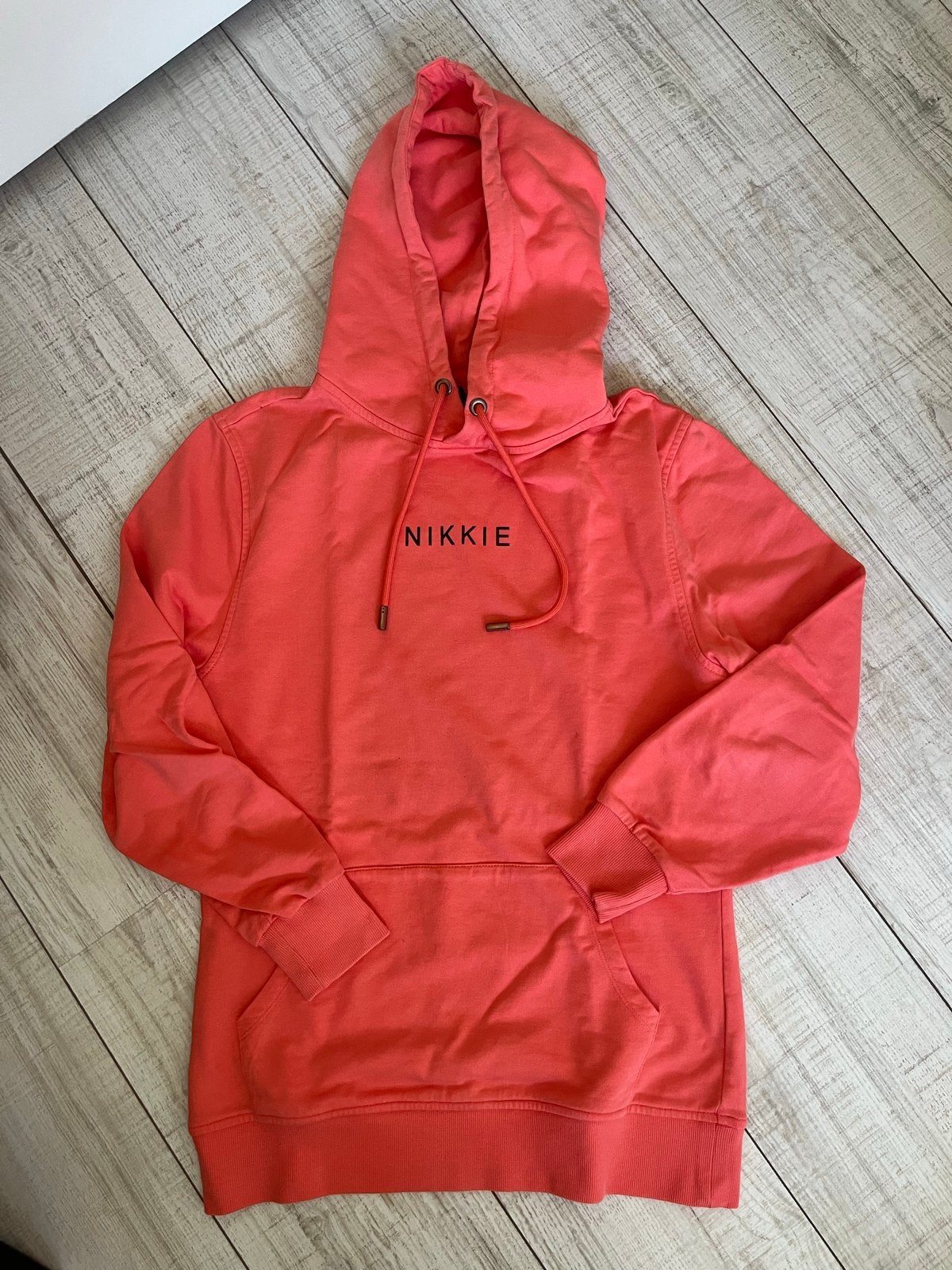 Nikkie hoodie maat 34 (XS) in koraalrood, Ophalen of Verzenden, Zo goed als nieuw, Maat 34 (XS) of kleiner, Rood