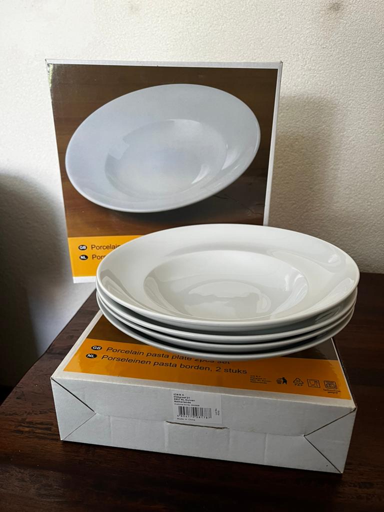 Porseleinen pasta borden - 2x 2 stuks, Ophalen of Verzenden, Zo goed als nieuw, Bord(en), Overige stijlen