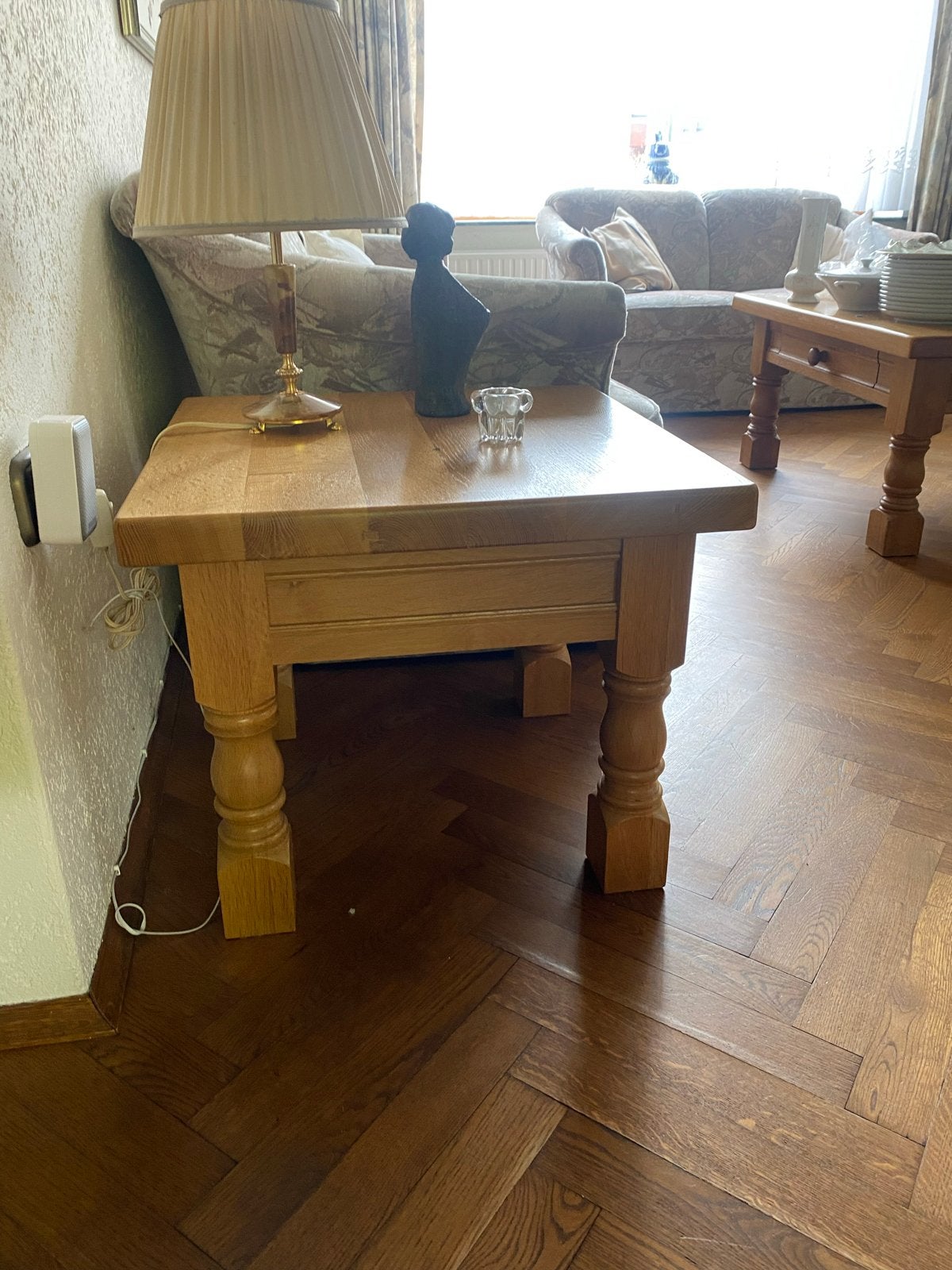 Massief licht eijen houten bijzettafel, Huis en Inrichting, Tafels | Bijzettafels, Ophalen, Minder dan 45 cm, Gebruikt, Klassiek