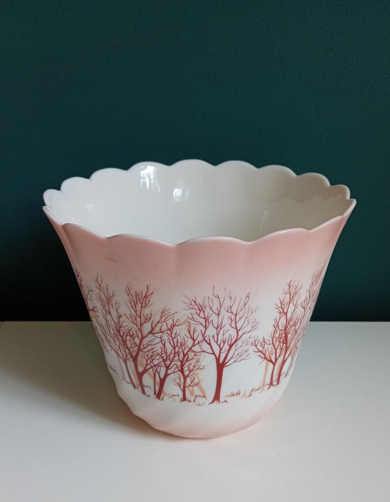 Mooie vintage cachepot met bomen, Rond, Ophalen of Verzenden, Aardewerk, Minder dan 40 cm