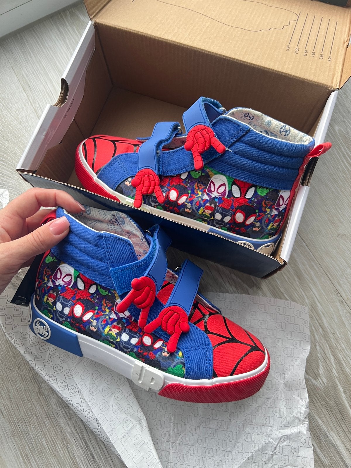 Nieuwe Spidey en zijn Geweldige Vrienden schoenen Maat 35, Kinderen en Baby's, Kinderkleding | Schoenen en Sokken, Zo goed als nieuw