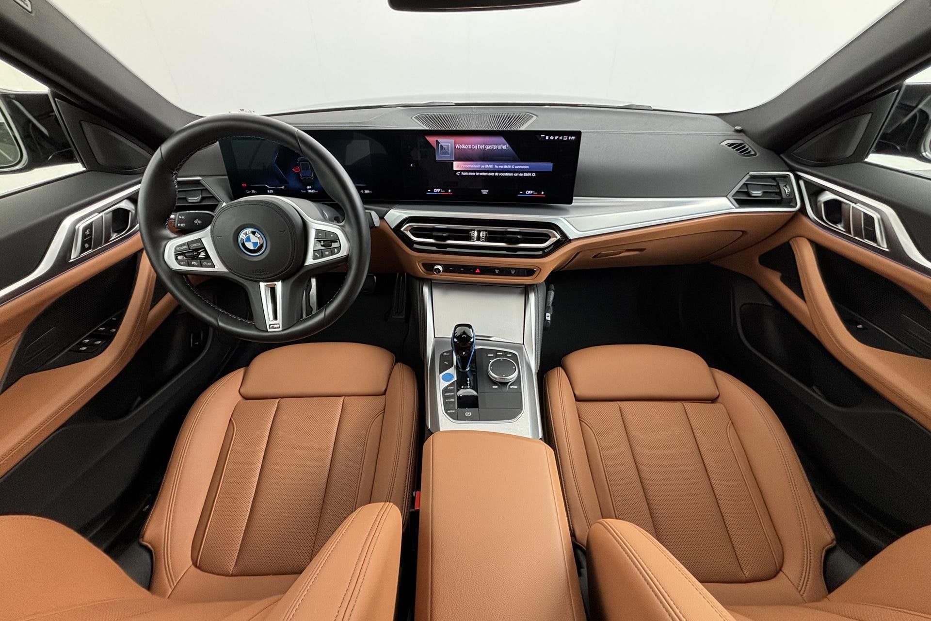 BMW i4 M50 84 kWh Elektrische topsport met adembenemende pre, Auto's, Origineel Nederlands, 2190 kg, Vierwielaandrijving, Te koop