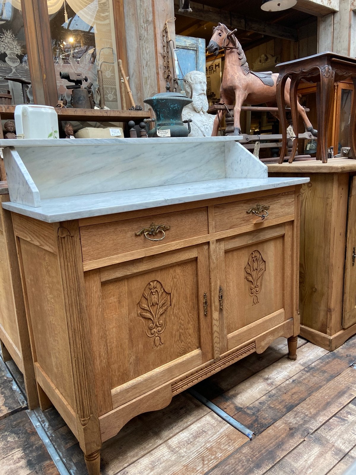 Een landelijk Frans commode kast met marmer, Ophalen