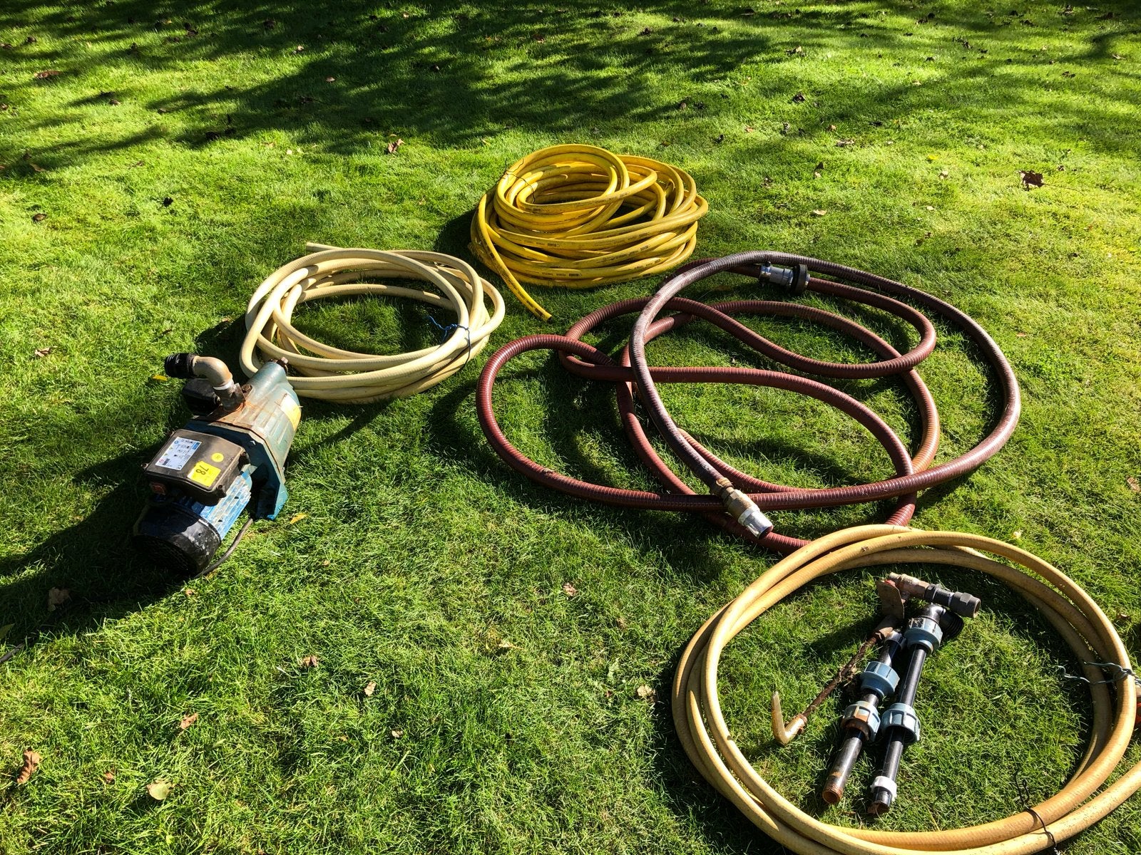 Grondpomp / hydrofoorpomp met slangen en koppelingen