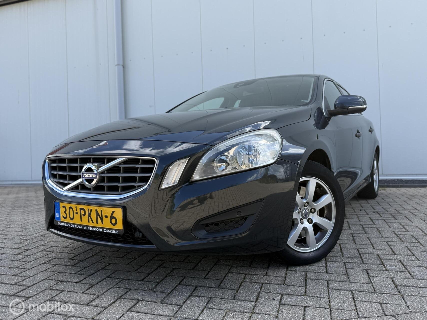 Volvo V60 2.0T Momentum Airco BT NAP 2 sleutels + Historie, Auto's, Volvo, Voorwielaandrijving, 4 cilinders, Origineel Nederlands