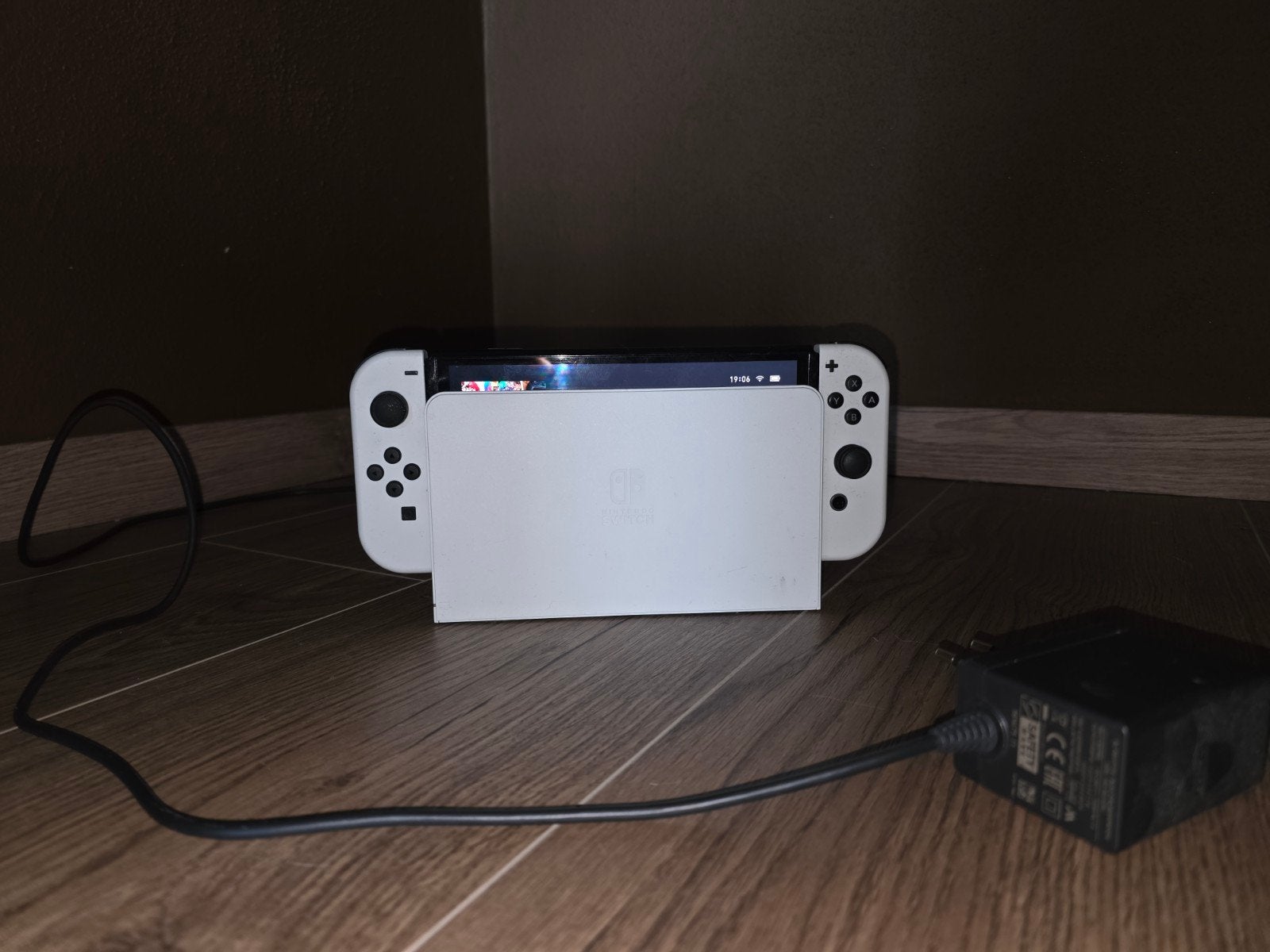 Nintendo Switch OLED met 2 controllers en dock, Ophalen of Verzenden, Zo goed als nieuw, Met 2 controllers, Switch OLED