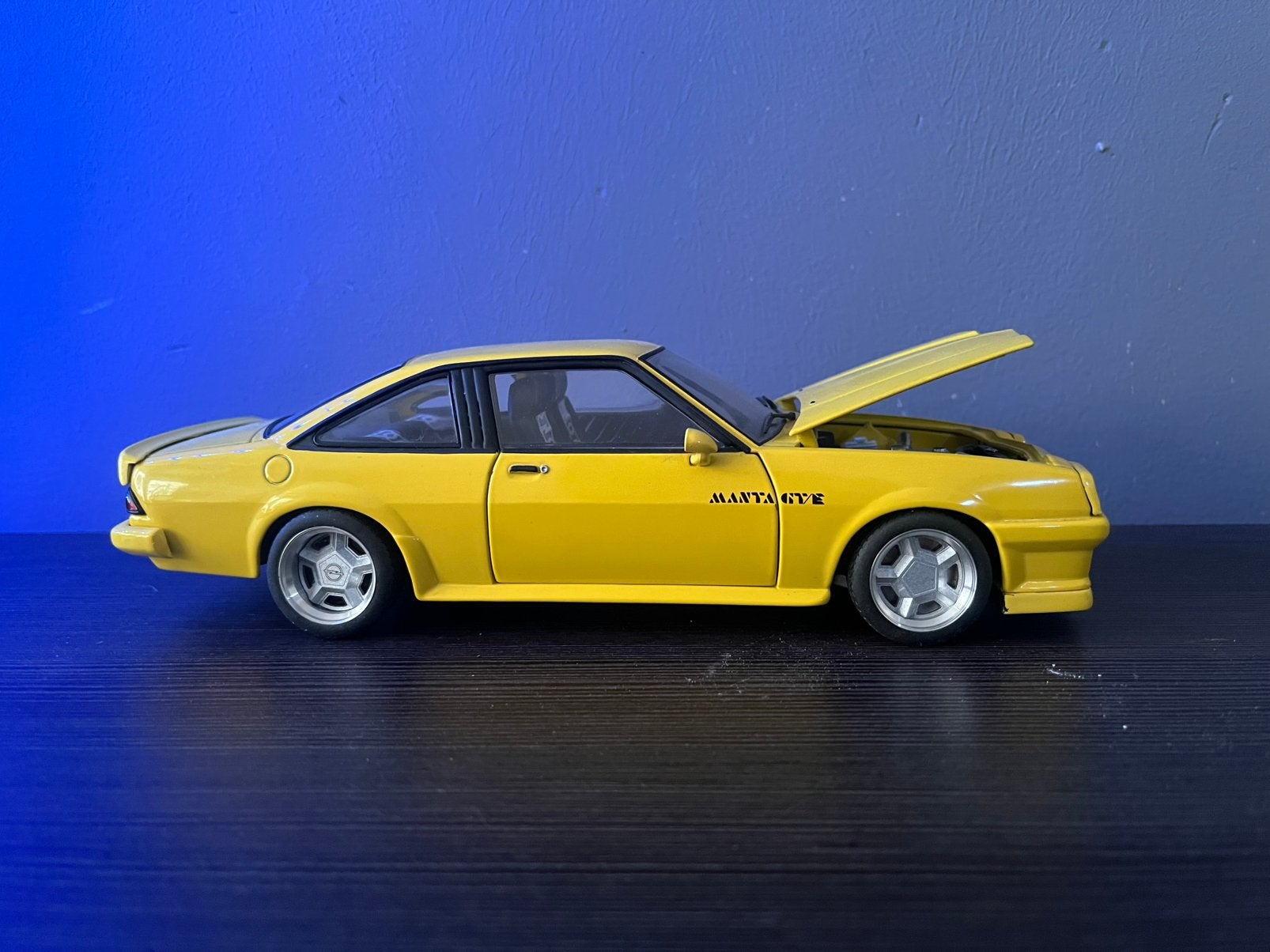 Manta 1:18, Ophalen of Verzenden, Zo goed als nieuw, Revell