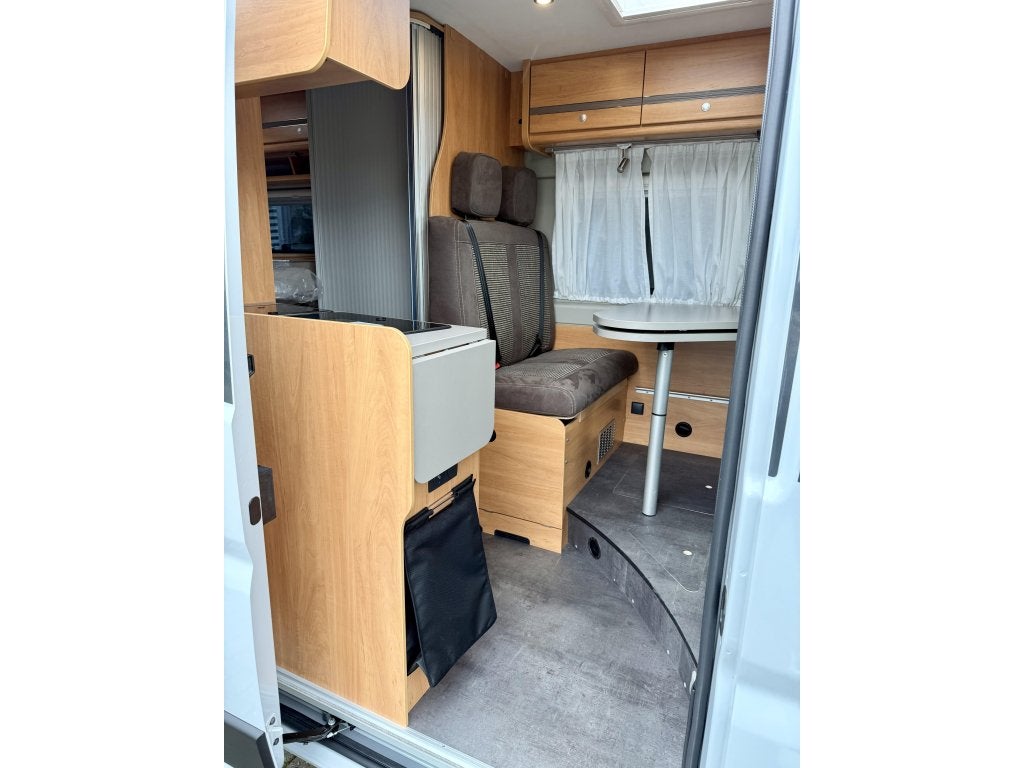 Pössl 2 Win R 140 AUT9G | TREKH | CONSTRUCT, Automaat, Ringverwarming, Fiat, Pössl
