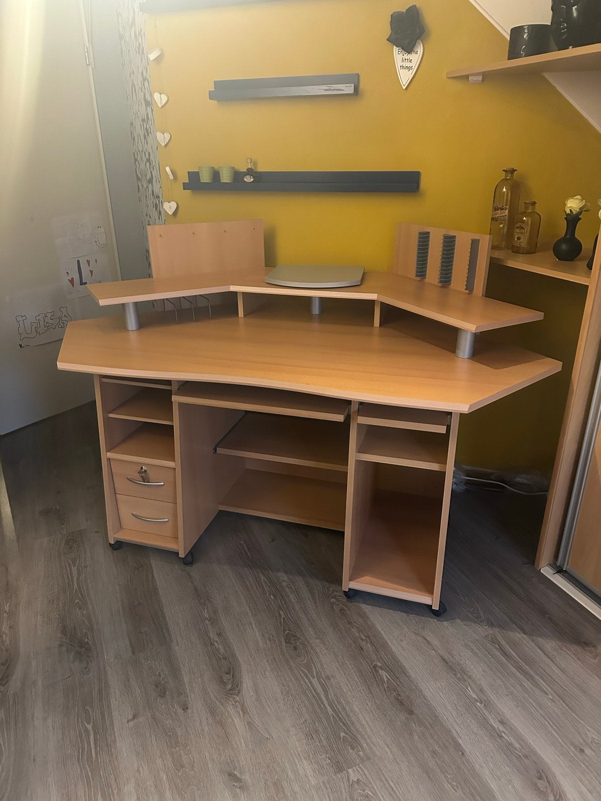 Mooi bureau in goede staat, Huis en Inrichting, Ophalen, Gebruikt, Hout, Bruin