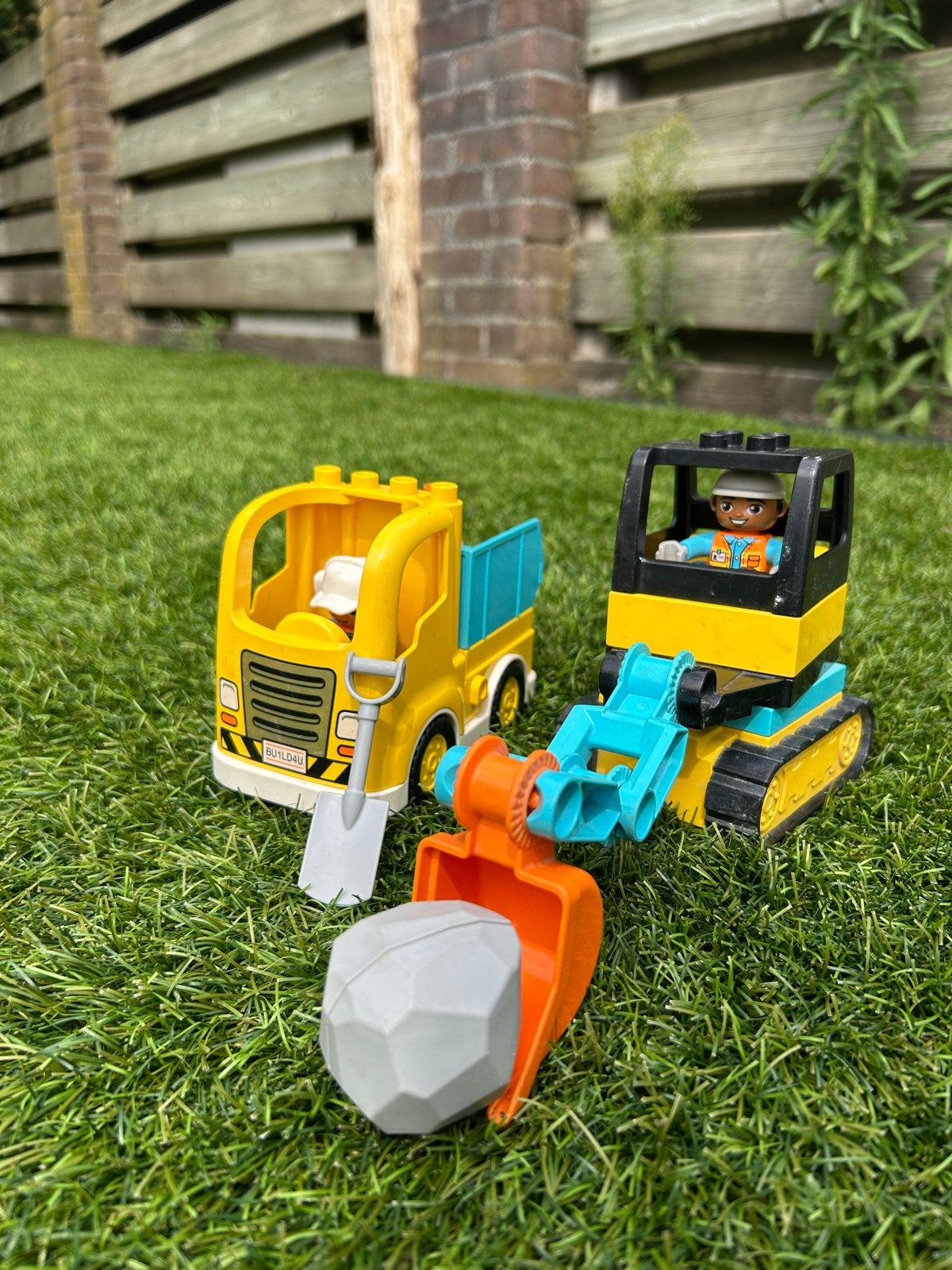 LEGO Duplo Bouwvoertuigen Set: Vrachtwagen & Graafmachine, Ophalen of Verzenden, Gebruikt, Overige merken
