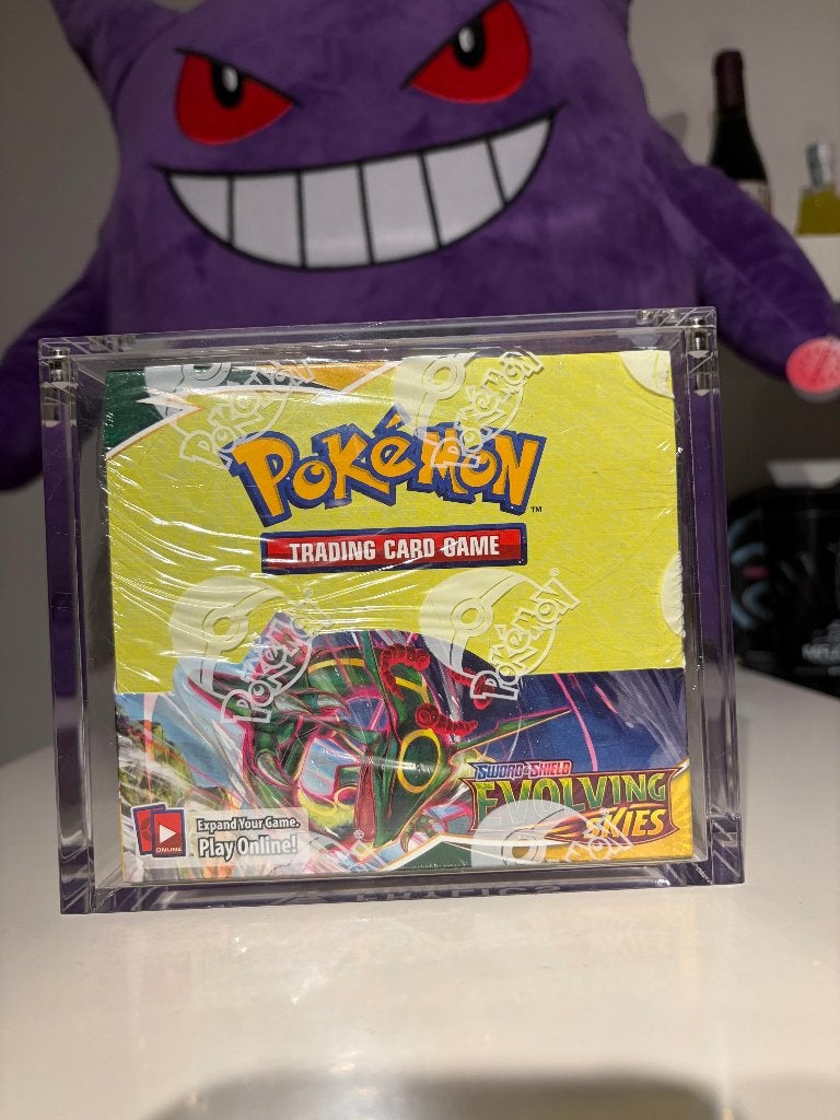 Pokémon Evolving Skies Booster Box + Acrylic Case OVP, Ophalen of Verzenden, Nieuw, Boosterbox