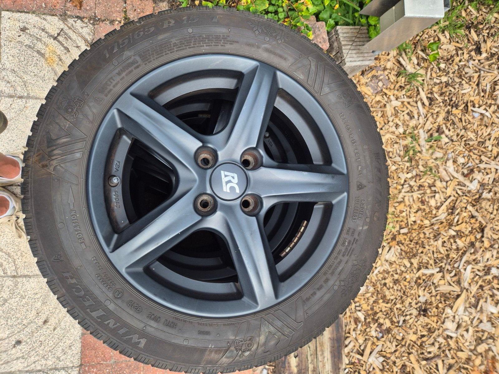 Toyota yaris sportvelgen 175/65 R15 steek 4x100, 15 inch, 175 mm, Banden en Velgen, Winterbanden