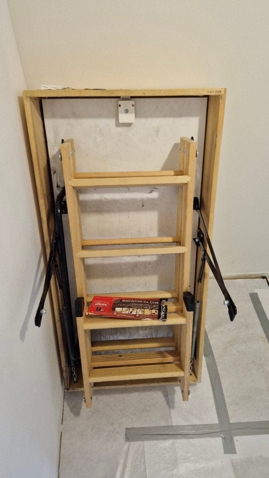 Altrex Woodytrex-De Luxe 3-delige zoldertrap, Doe-het-zelf en Verbouw, Ophalen, Trap, Zo goed als nieuw, Opvouwbaar of Inschuifbaar