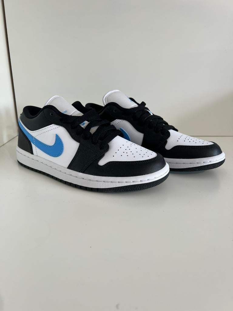 Nike Air Jordan 1 low Black University Blue (W) Maat 36,5, ., Zwart, Nieuw, Ophalen of Verzenden