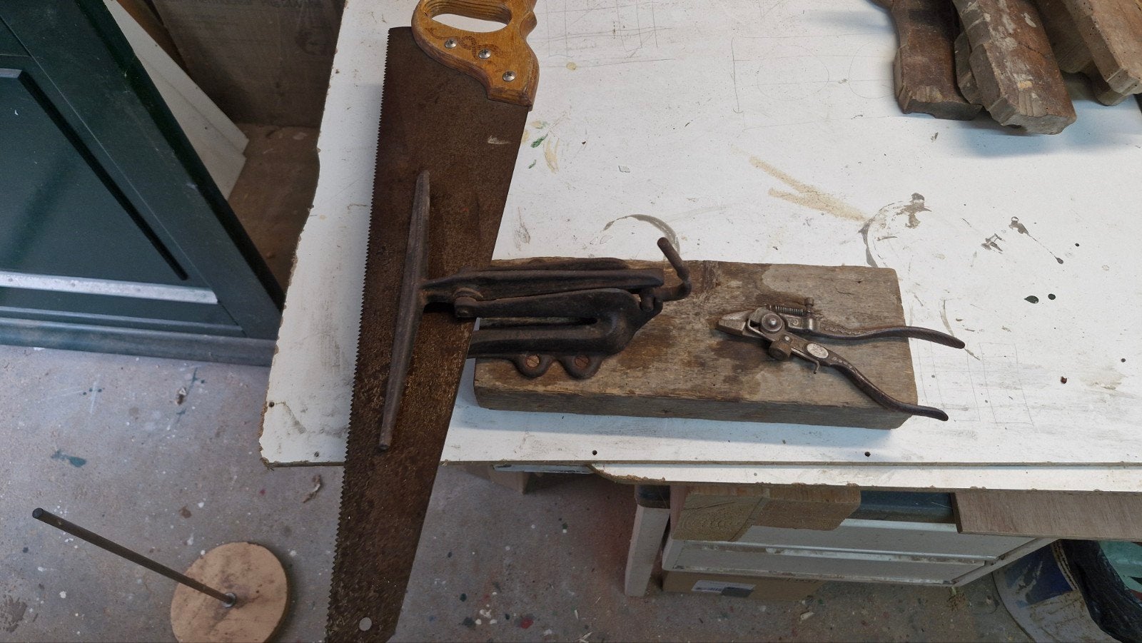 Antieke Zagenklem met Zaag en Zetten, Ophalen