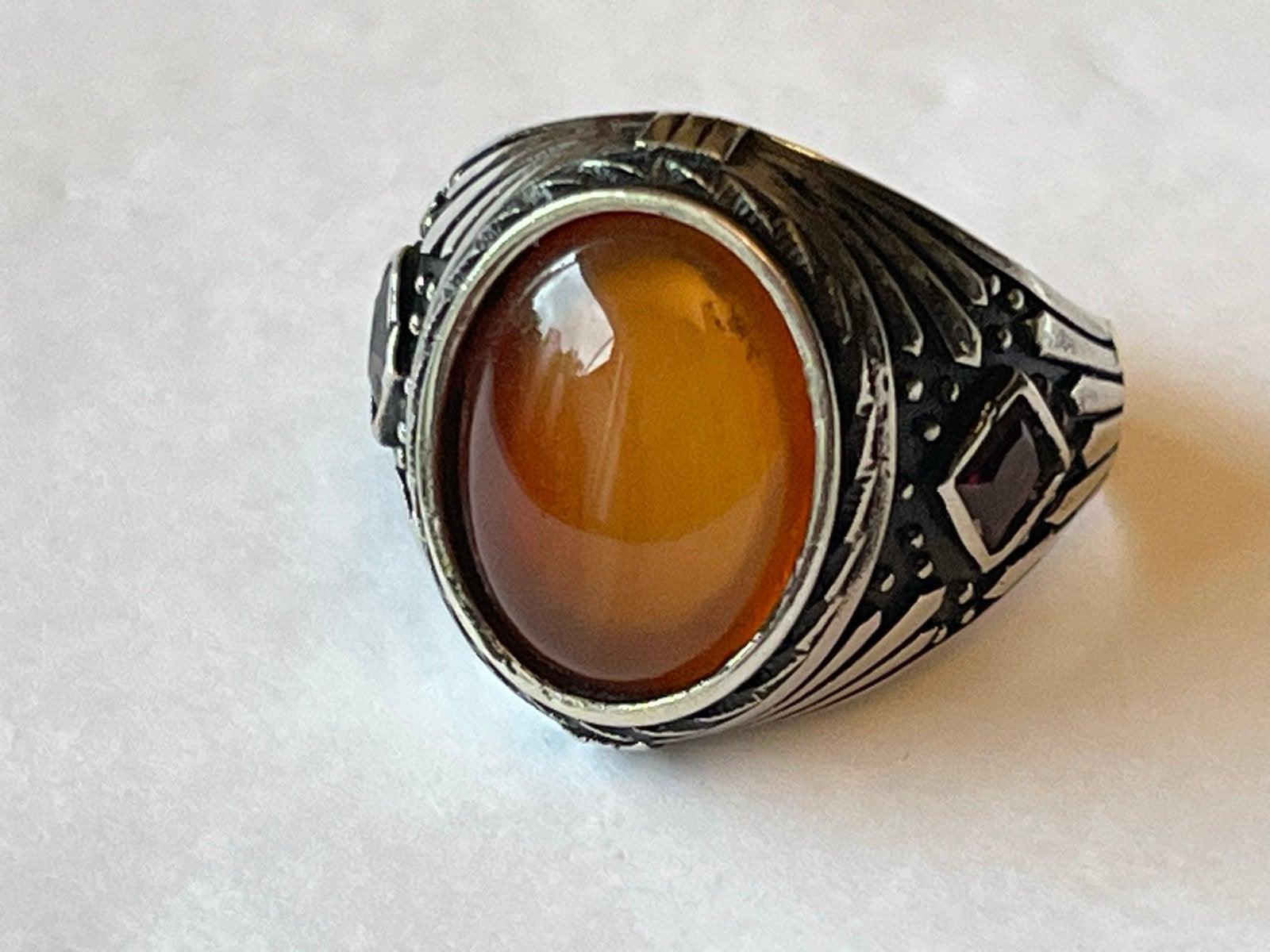 Zilveren ring met Barnsteen en Robijn, gekeurd, maat 20,25, 20 of groter, Verzenden, Zo goed als nieuw, Dame of Heer