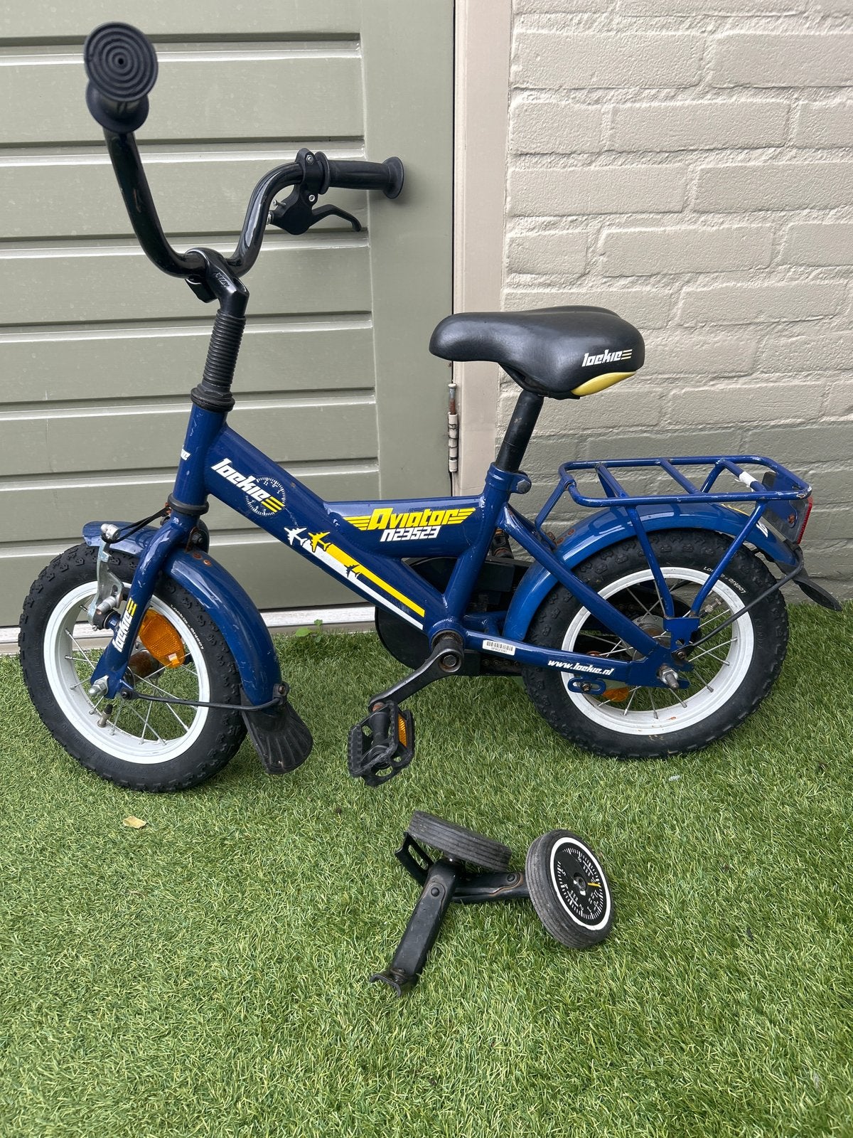 Loekie Aviator Kinderfiets 12 inch met zijwieltjes, Ophalen, Terugtraprem, Zijwieltjes, Gebruikt
