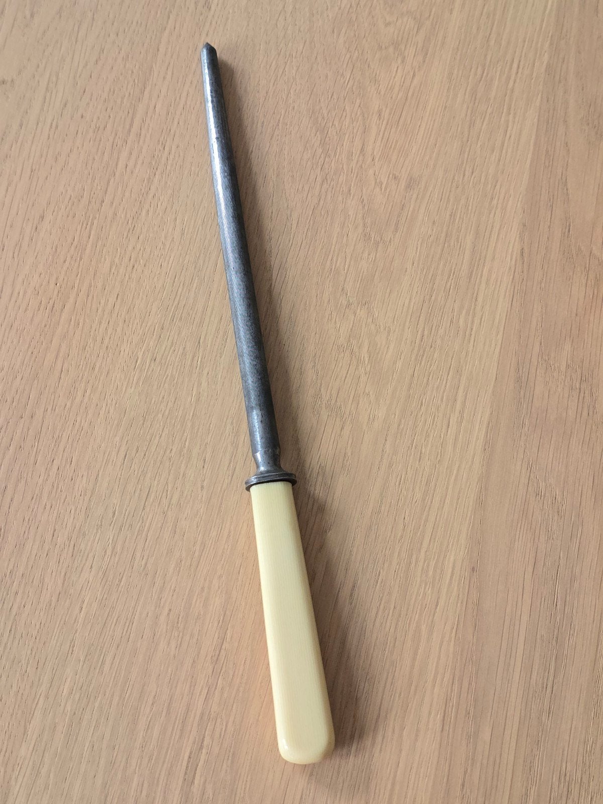 Prachtig antiek aanzetstaal om je messen te scherpen €8, Ophalen of Verzenden