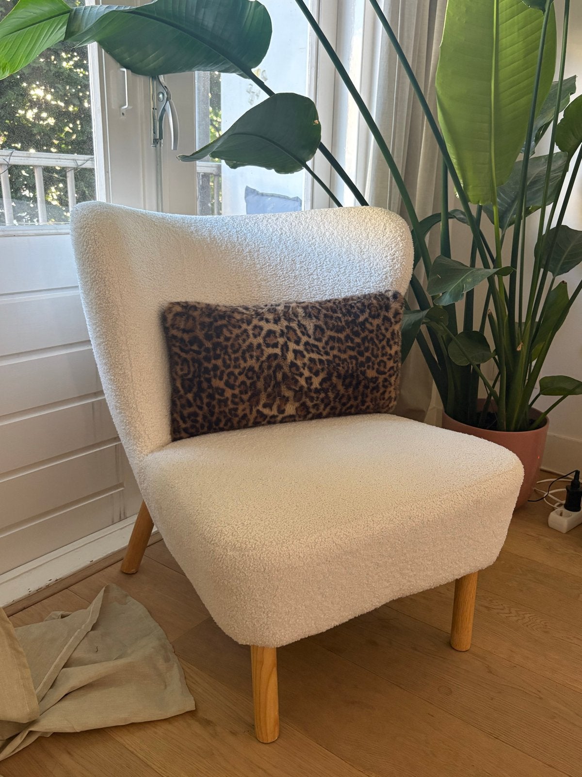 Crèmekleurige Teddy Fauteuil met Houten Poten, Huis en Inrichting, Minder dan 50 cm, Minder dan 75 cm, Ophalen of Verzenden, Zo goed als nieuw