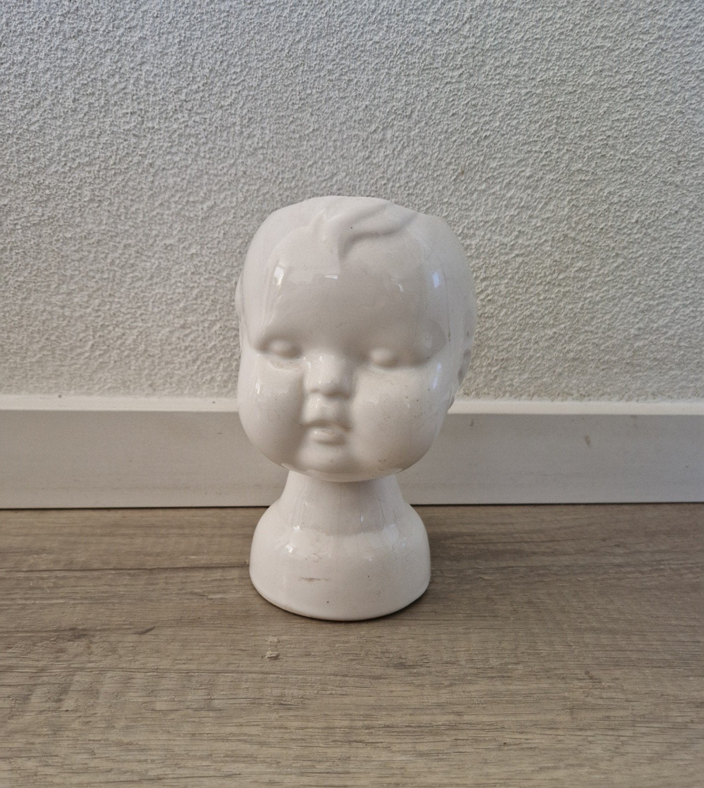 bloempot gezicht hoofd wit baby doll jaren 70 plant pot, Rond, Ophalen of Verzenden, Aardewerk, Minder dan 40 cm