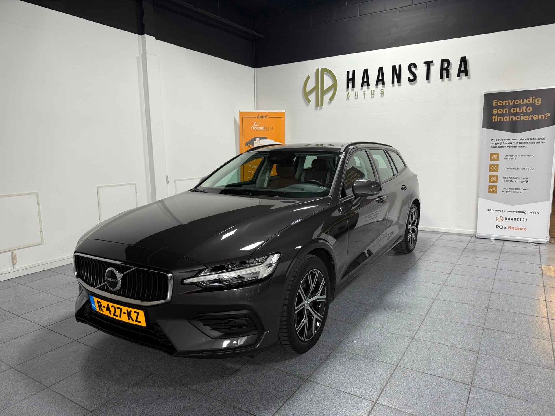 Volvo V60 2.0 B3 Essential 1e Eig, Navi-Camera, Leder Int, A, Dealer onderhouden, Euro 6, 4 cilinders, 1969 cc