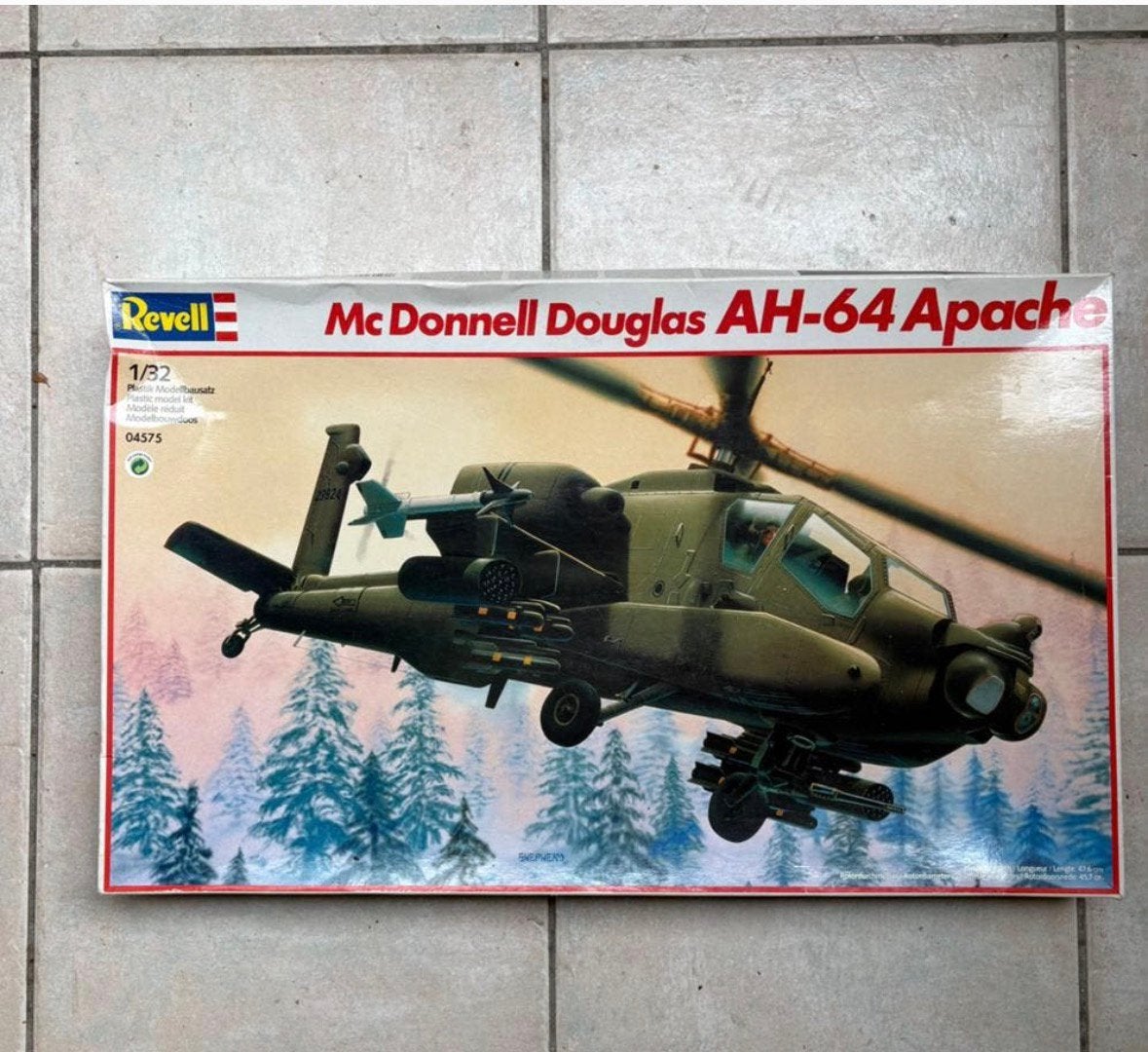 Revell 1/32 Apache mc donnell douglas AH64 (ongebouwd, Ophalen of Verzenden, Zo goed als nieuw, 1:72 tot 1:144, Overige merken