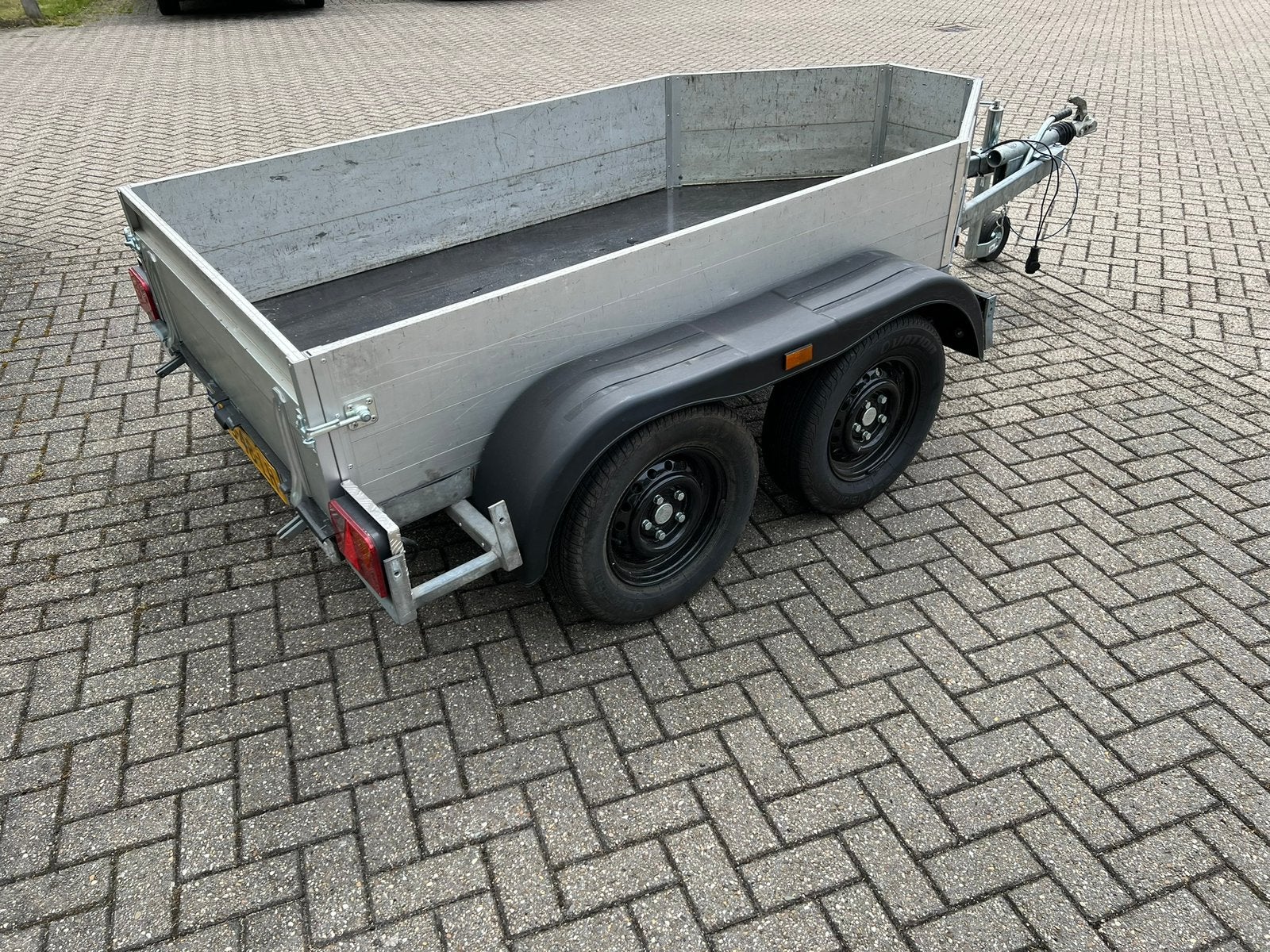 Aanhanger met 2 nieuwe assen, Ophalen, Zo goed als nieuw