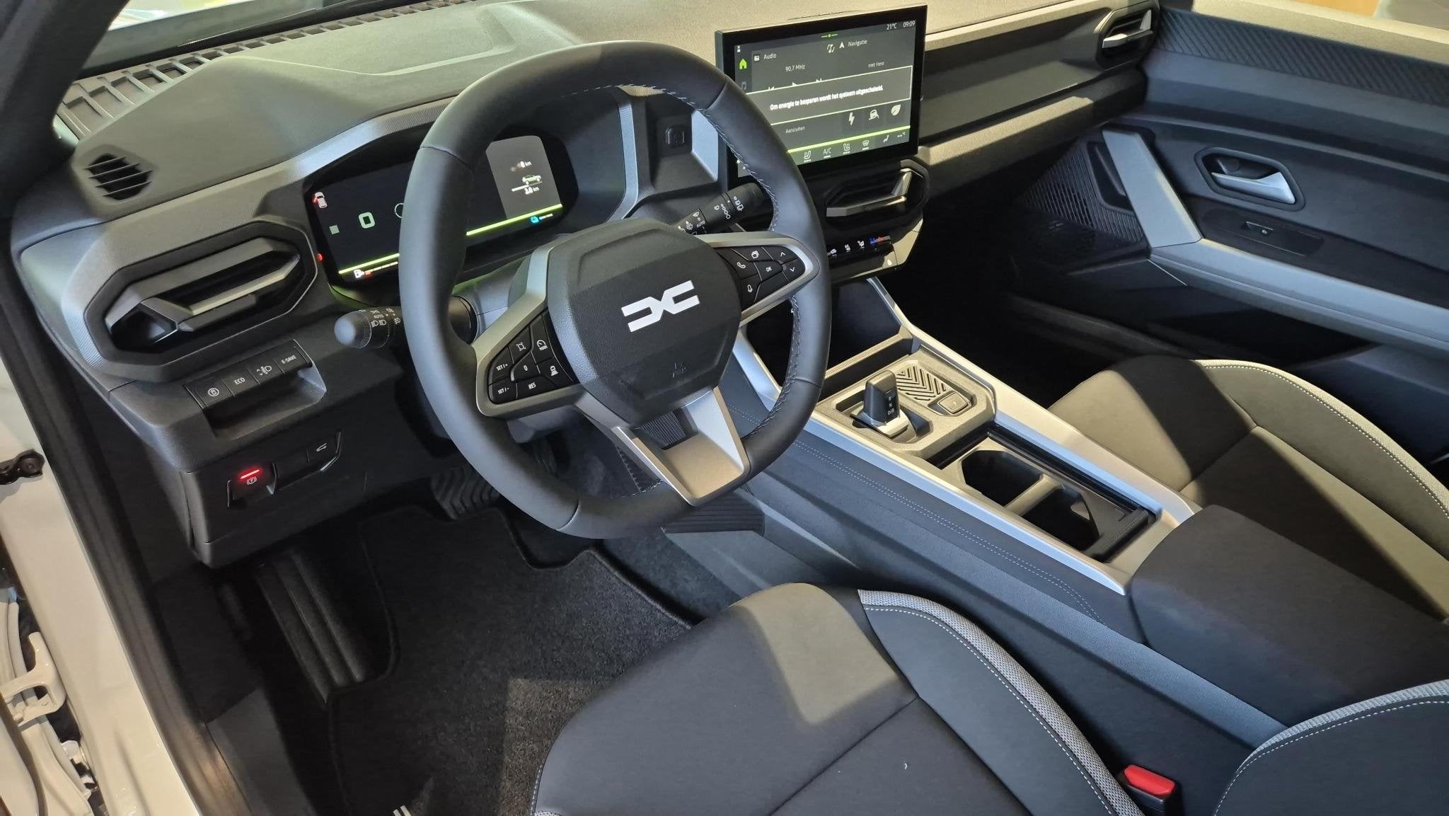 Dacia Bigster 1.8 Hybrid 155 Journey | Carplay | AndroidAuto, Auto's, Dacia, Stof, Gebruikt, Met garantie (alle), Zwart