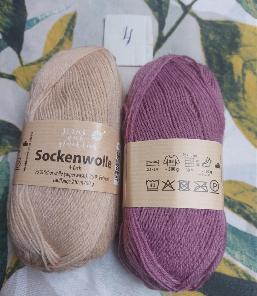 2 bollen sokkenwol beige&roze, Hobby en Vrije tijd, Breien en Haken, Ophalen of Verzenden, Nieuw, Breien of Haken, Wol of Garen