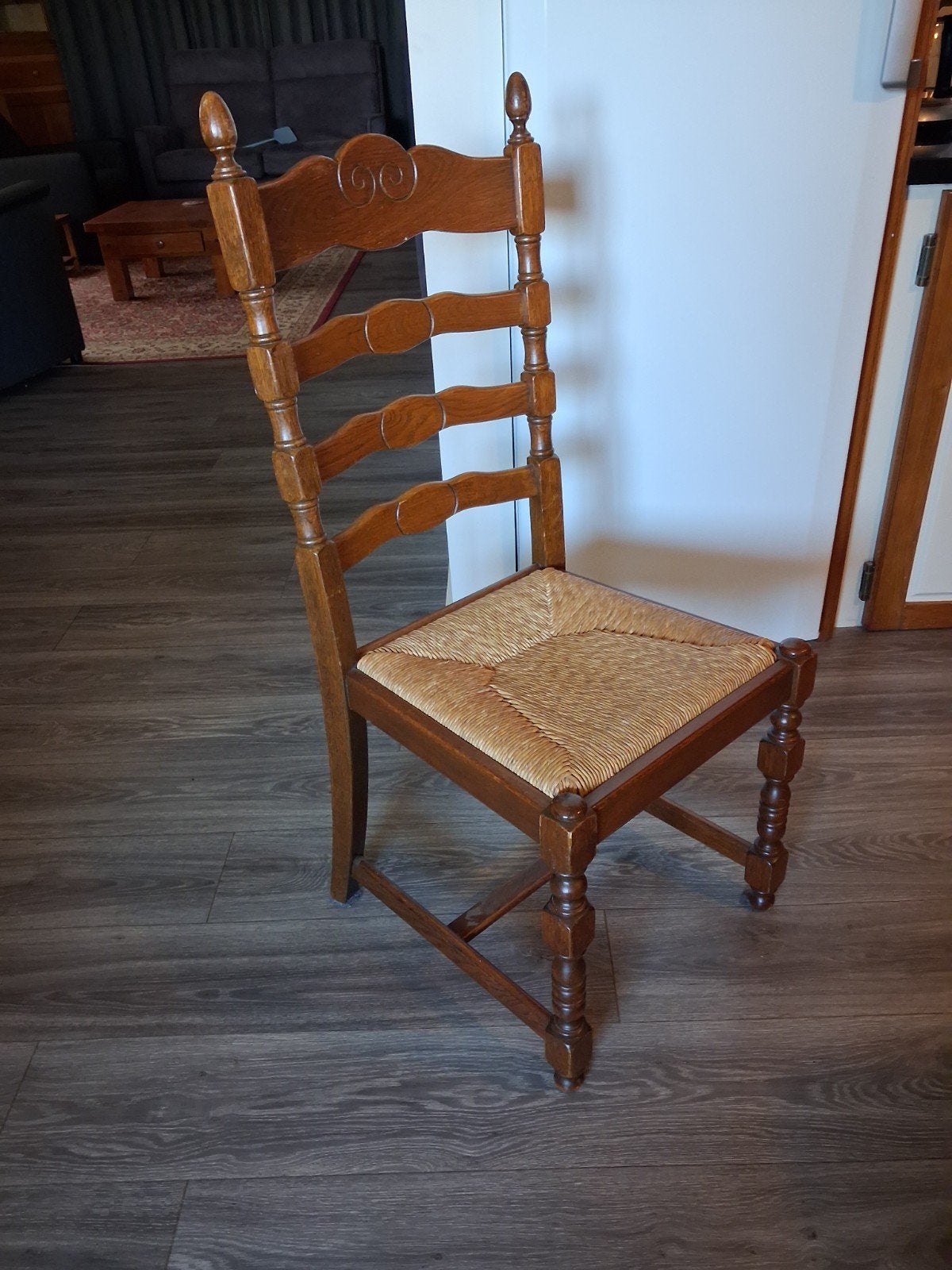 Comfortabele rieten stoel - gaat weg i.v.m. verhuizing, Huis en Inrichting, Stoelen, Ophalen, Gebruikt, Bruin, Hout