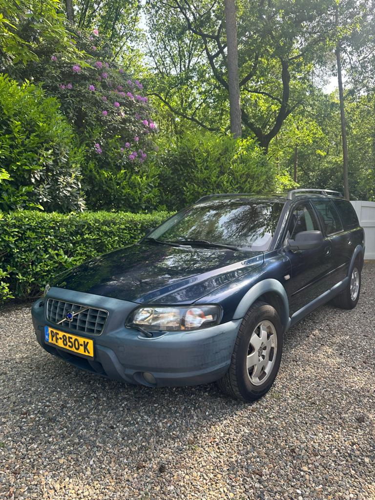 Volvo XC70 2.4T 4wd 2001 blauw, Auto's, 1800 kg, Zwart, 4 cilinders, Blauw