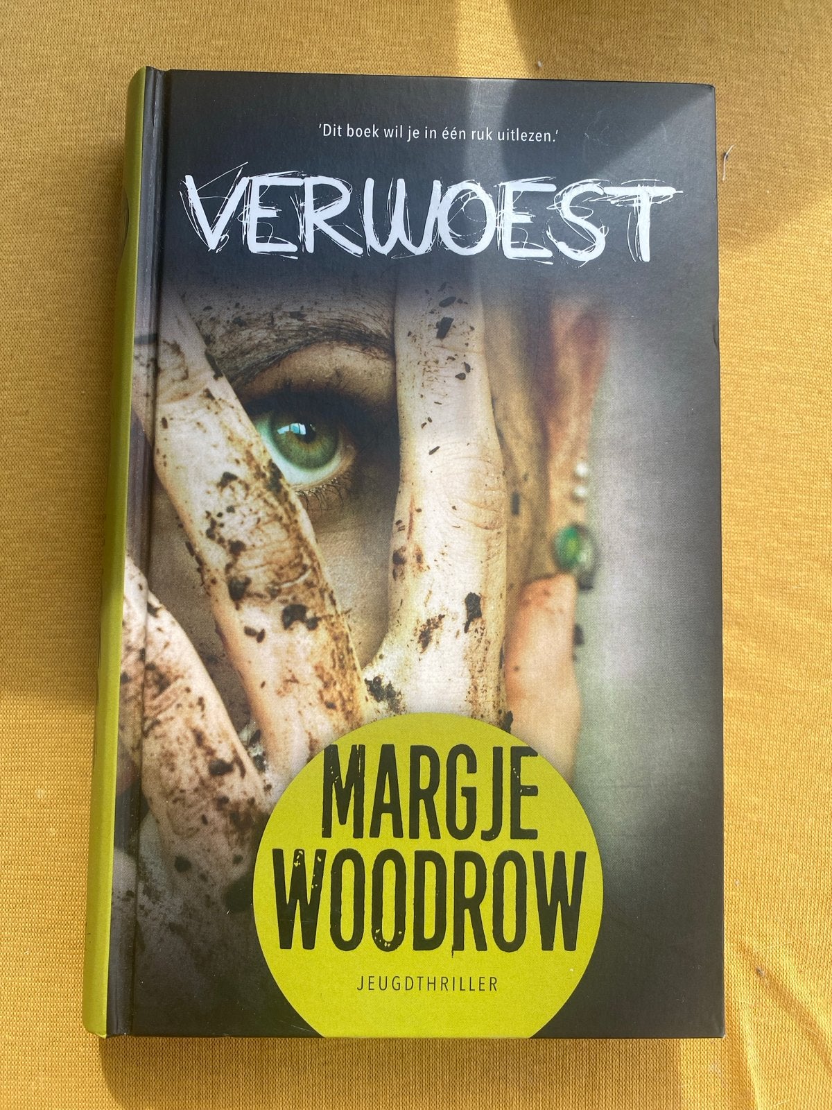 Verwoest - Margje Woodrow, Ophalen of Verzenden, Zo goed als nieuw, Nederland